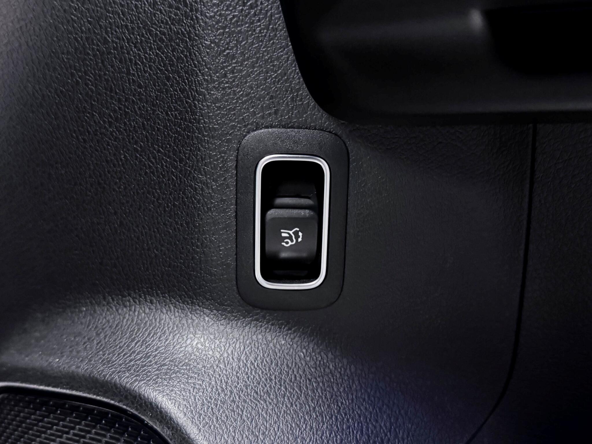 Mercedes-Benz Gla view 23