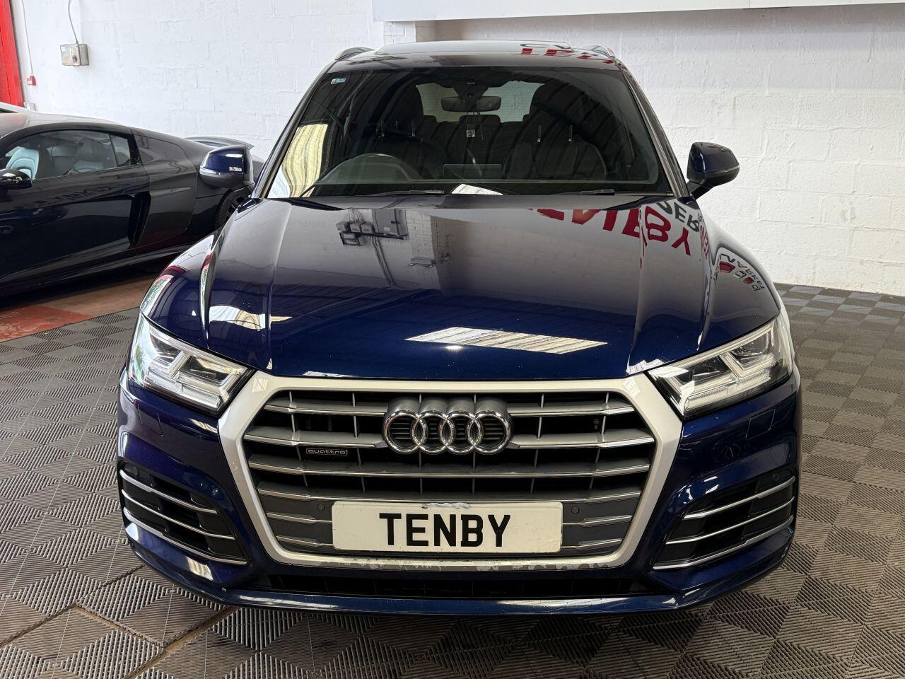 Audi Q5 view 4