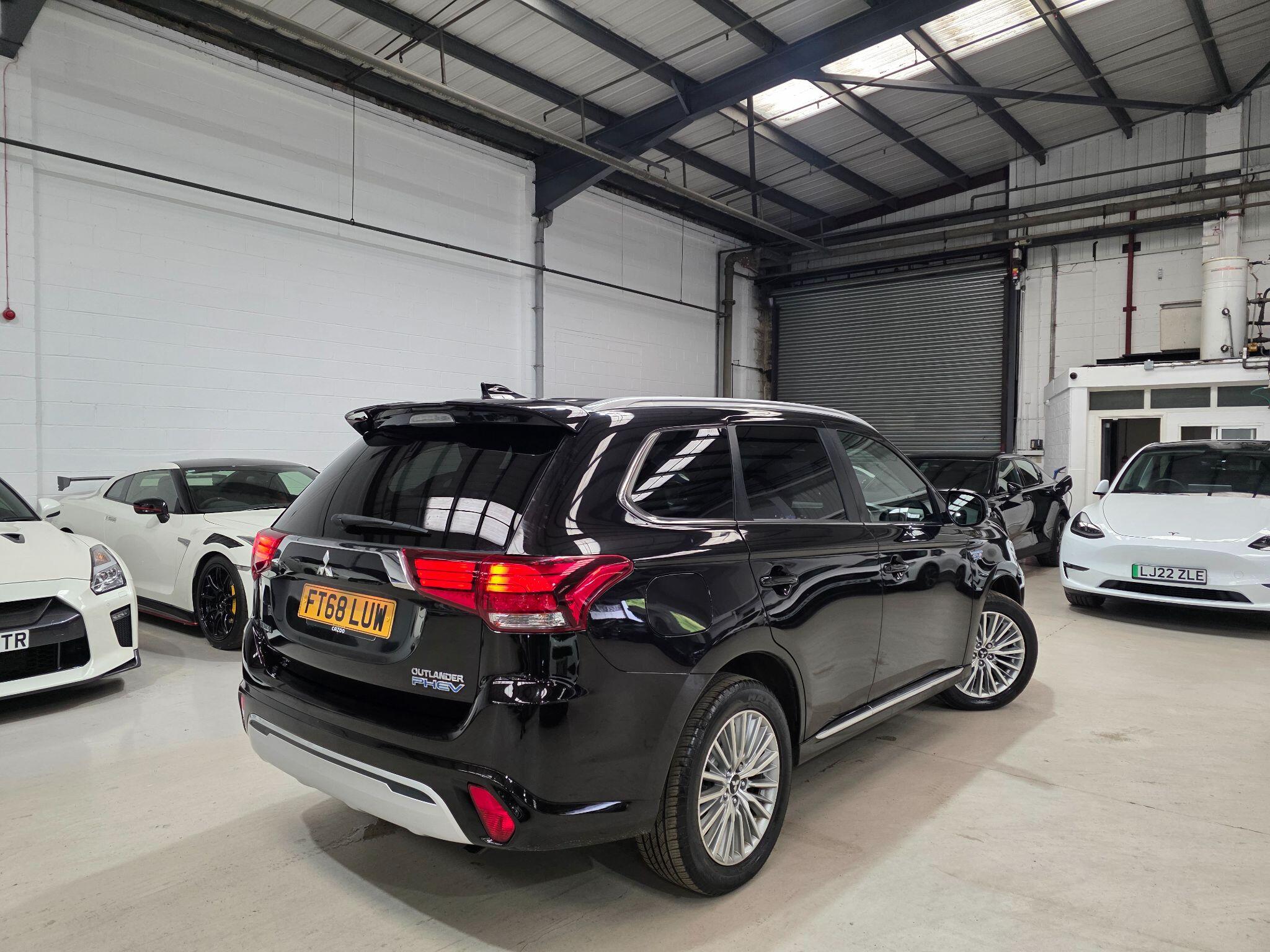 Mitsubishi Outlander view 26