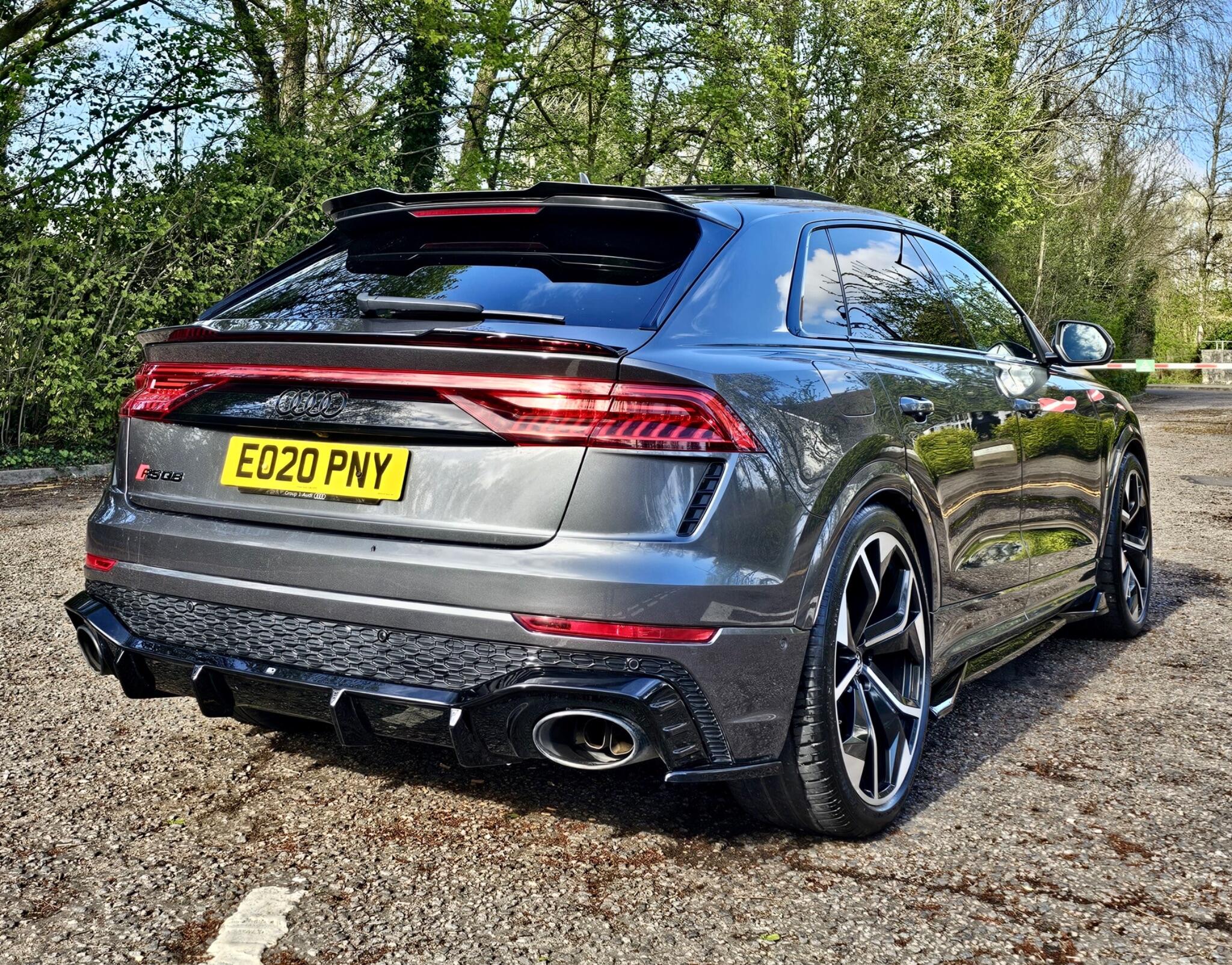 Audi RS Q8 view 11