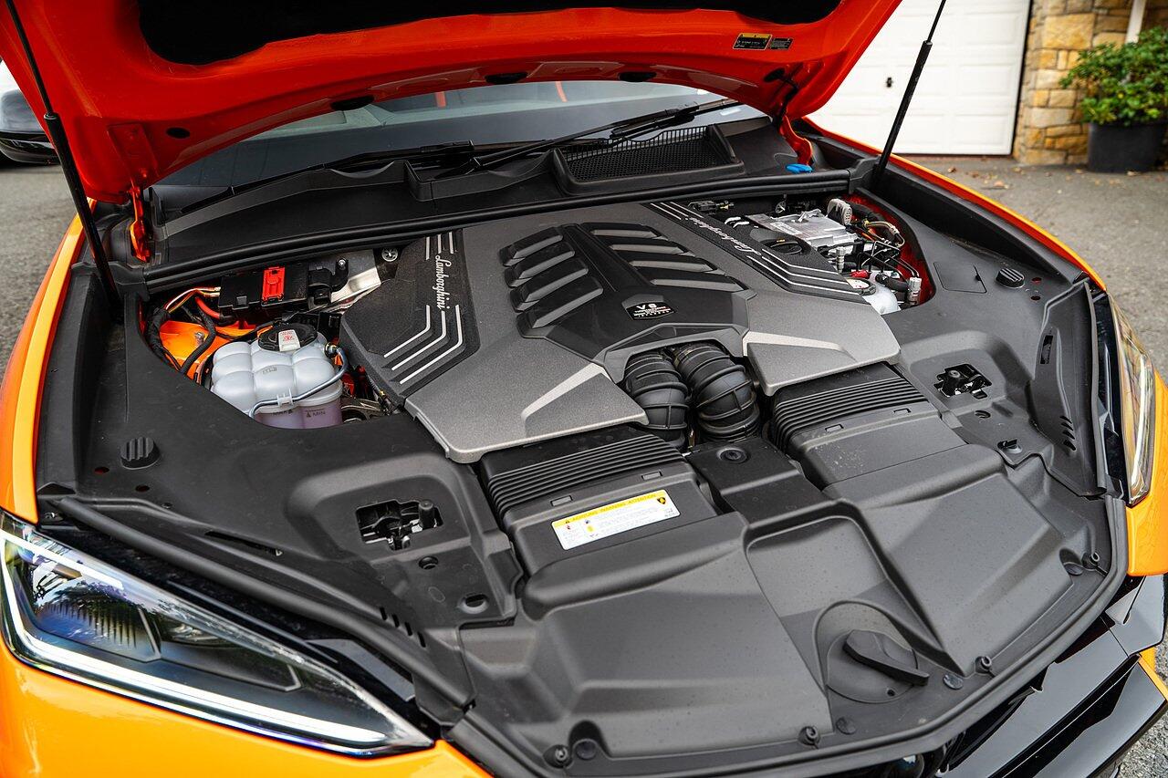 Lamborghini Urus view 95