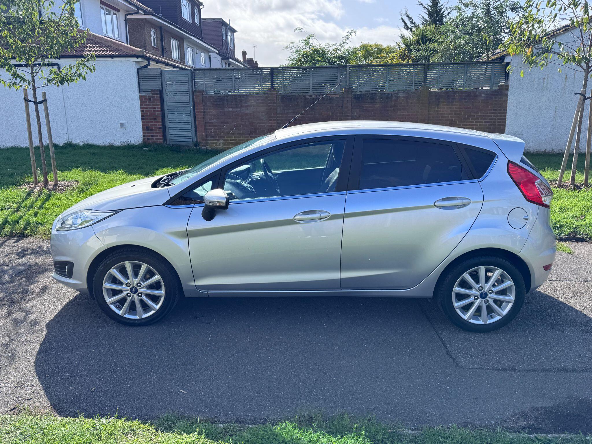 2017 Ford Fiesta image 10