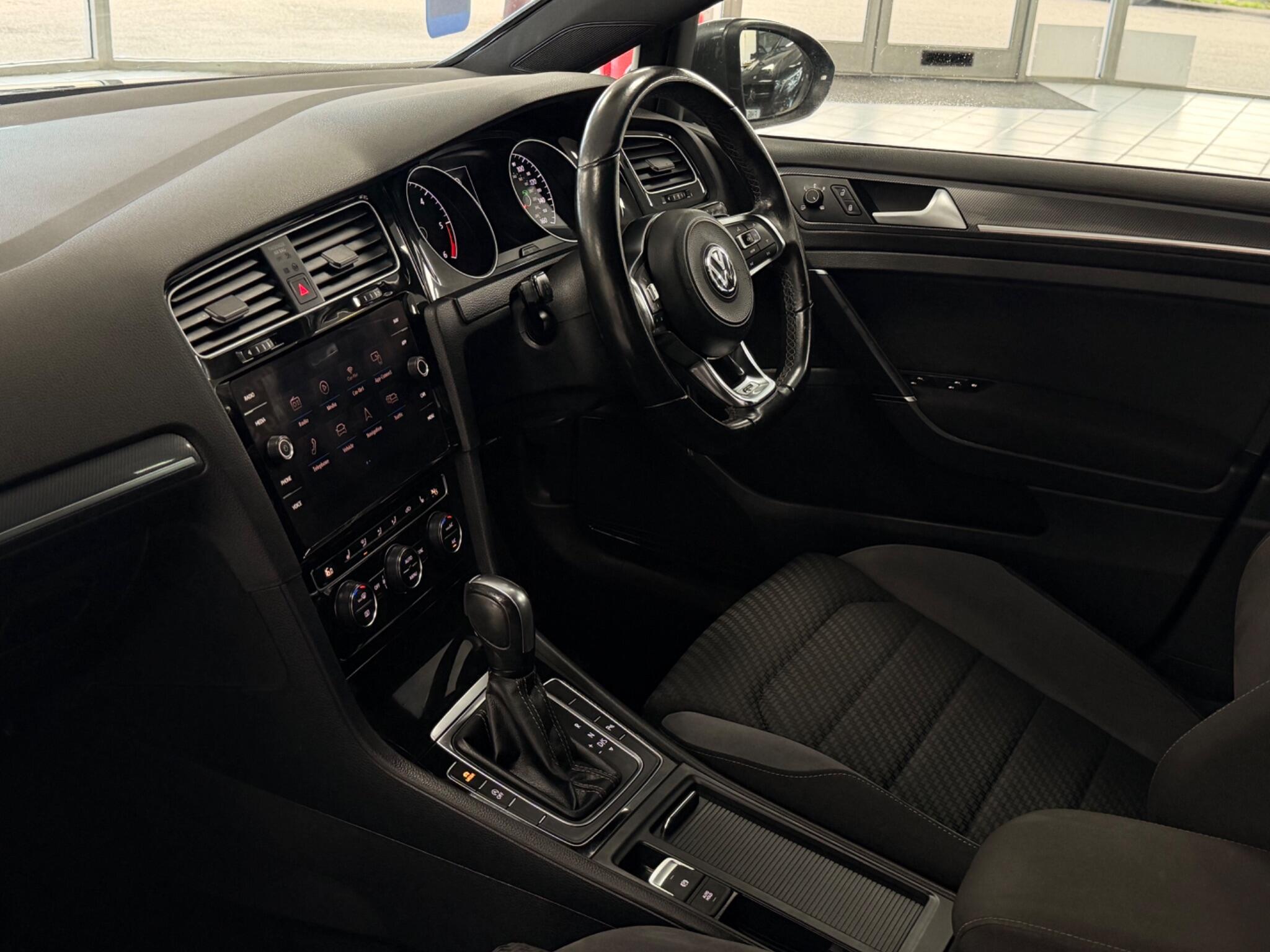 Volkswagen Golf view 17