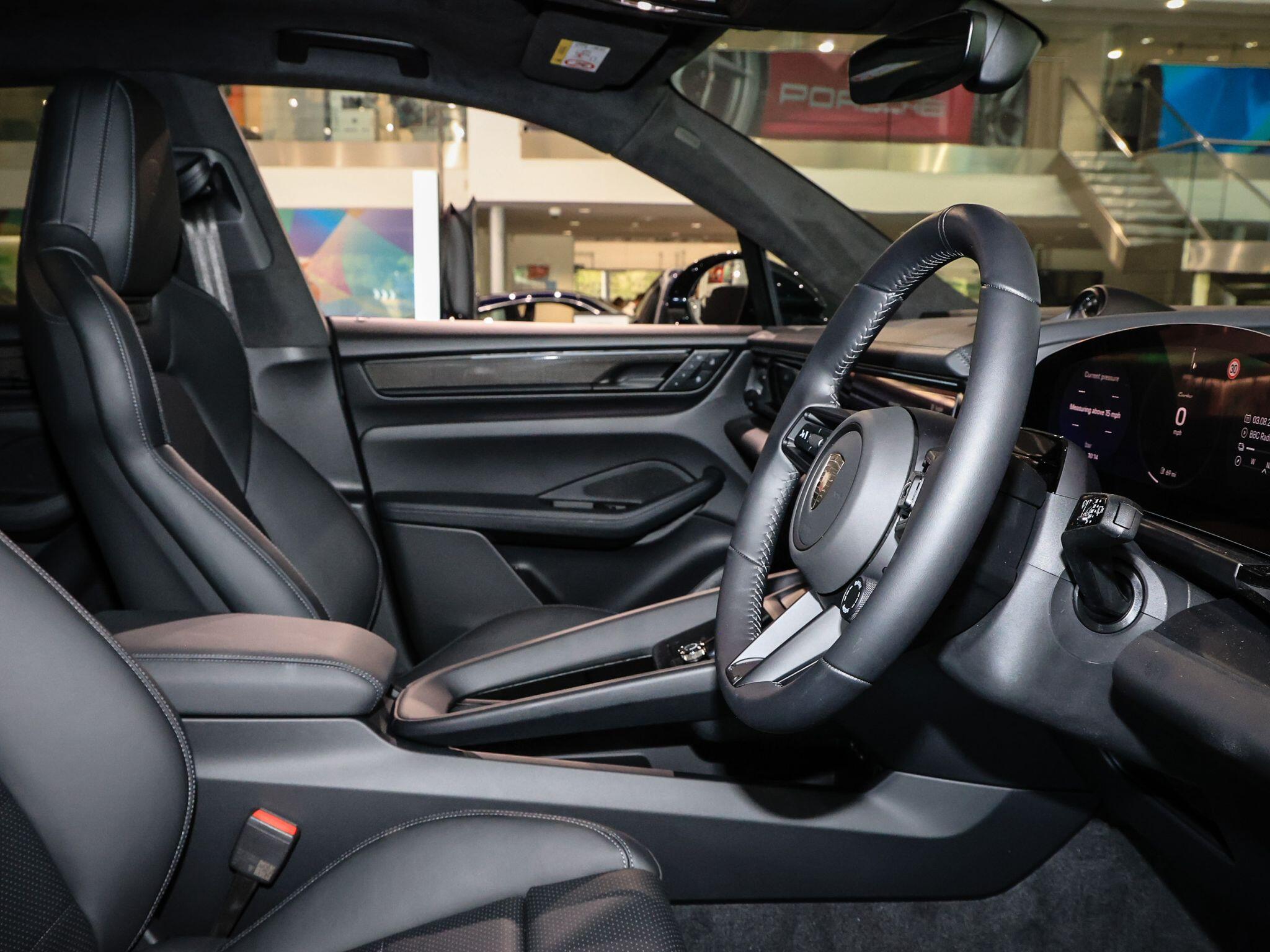 Porsche Macan view 8