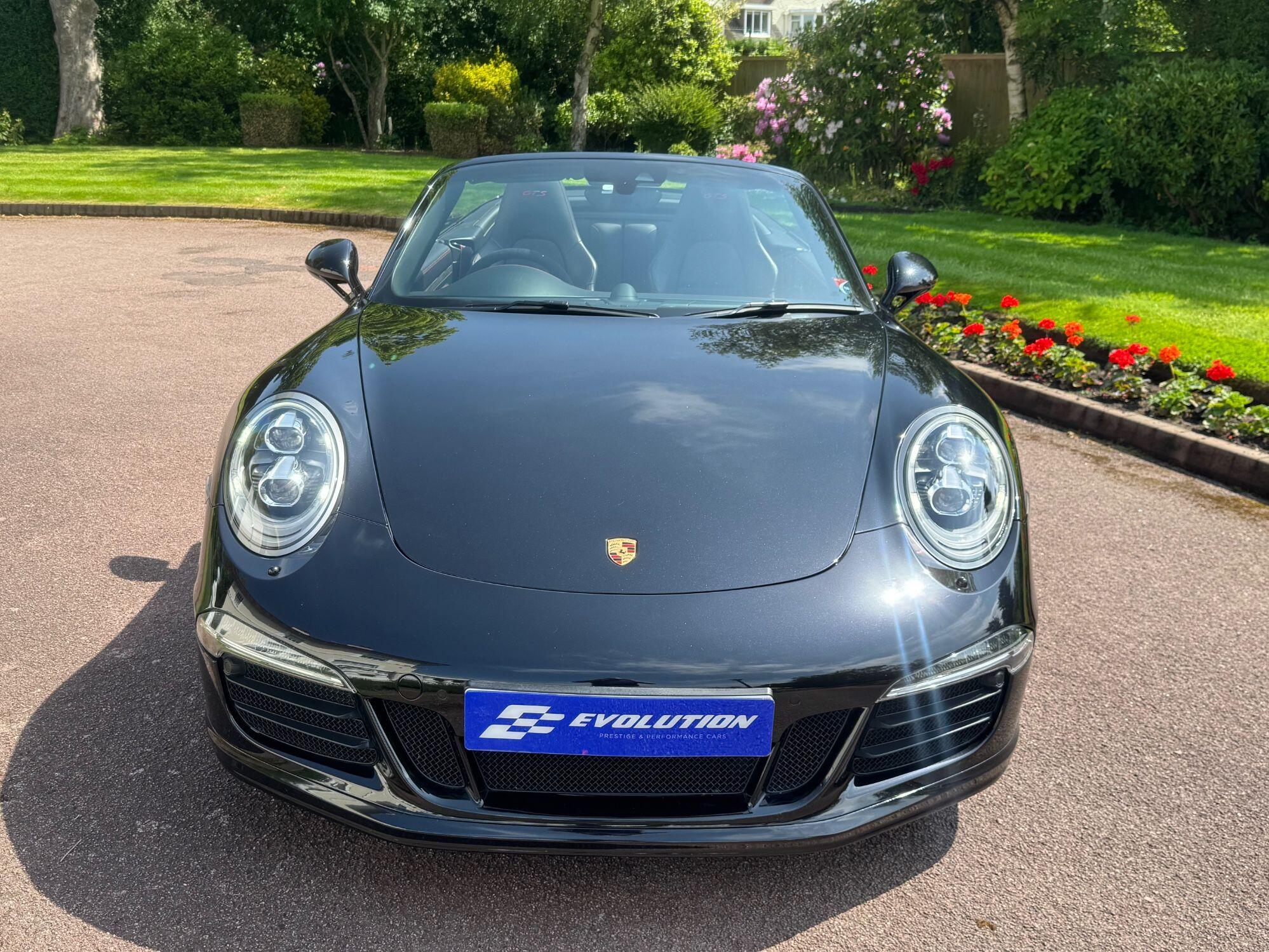 Porsche 911 view 6