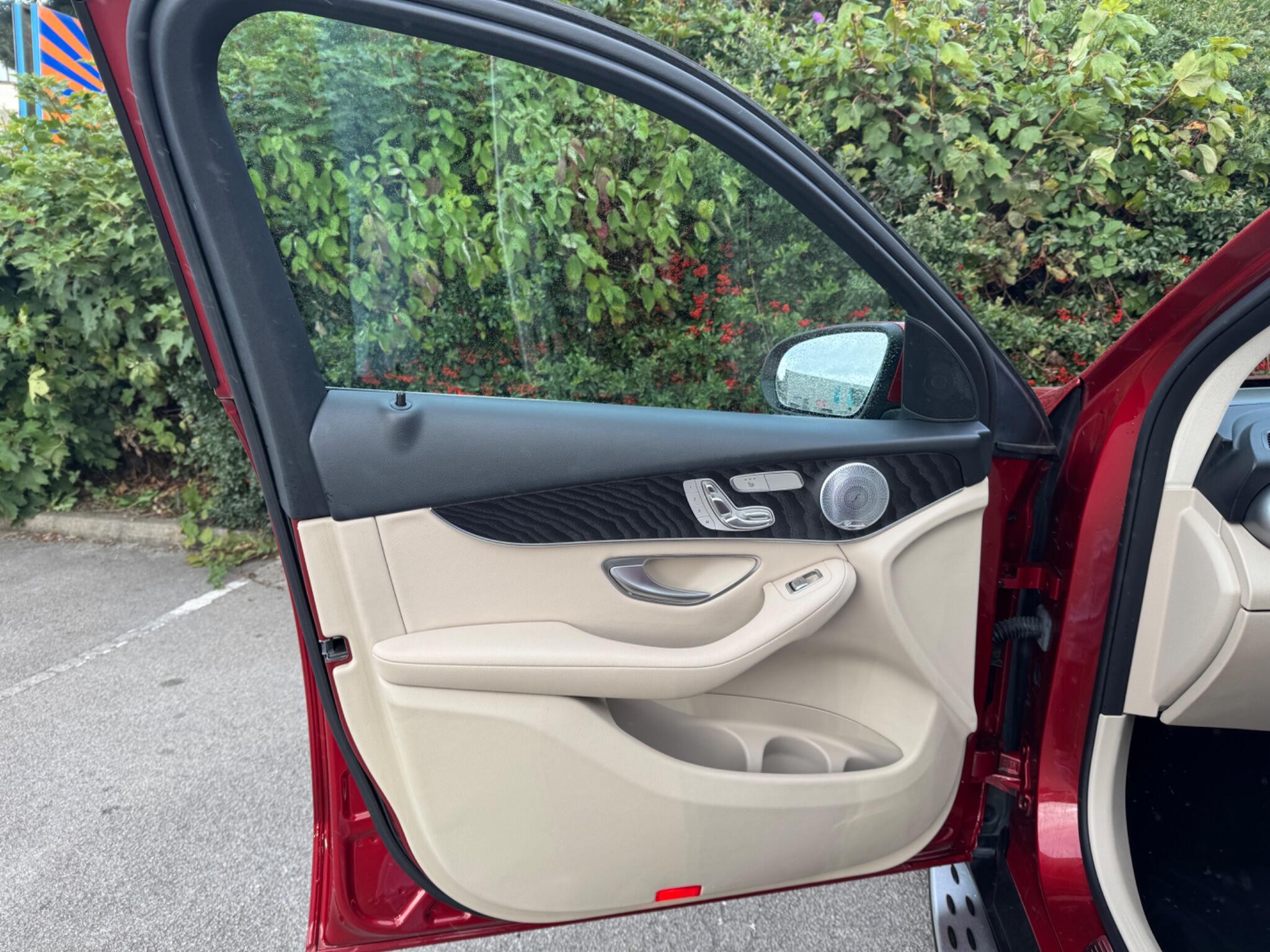 Mercedes-Benz GLC view 46