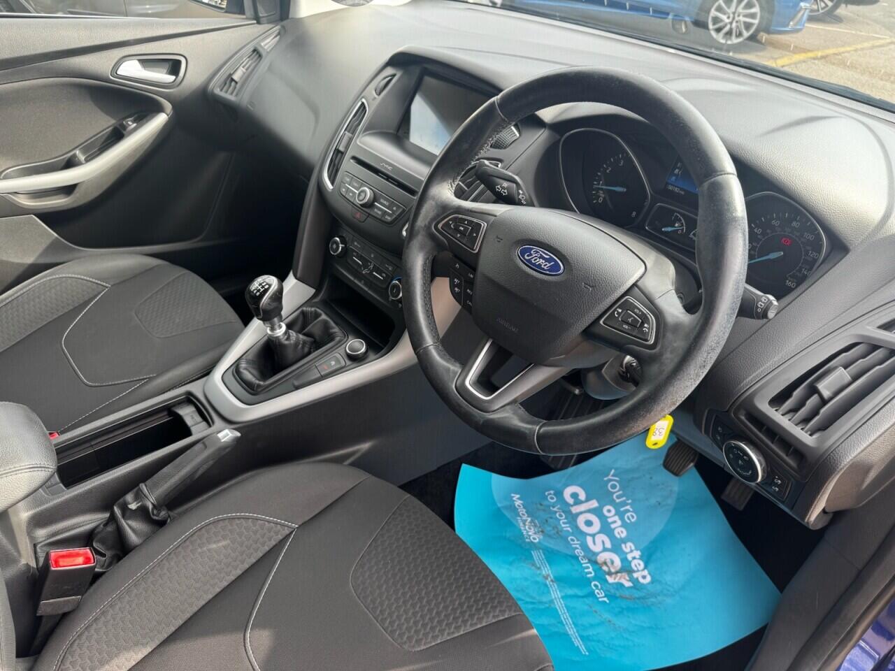 Ford Focus view 33