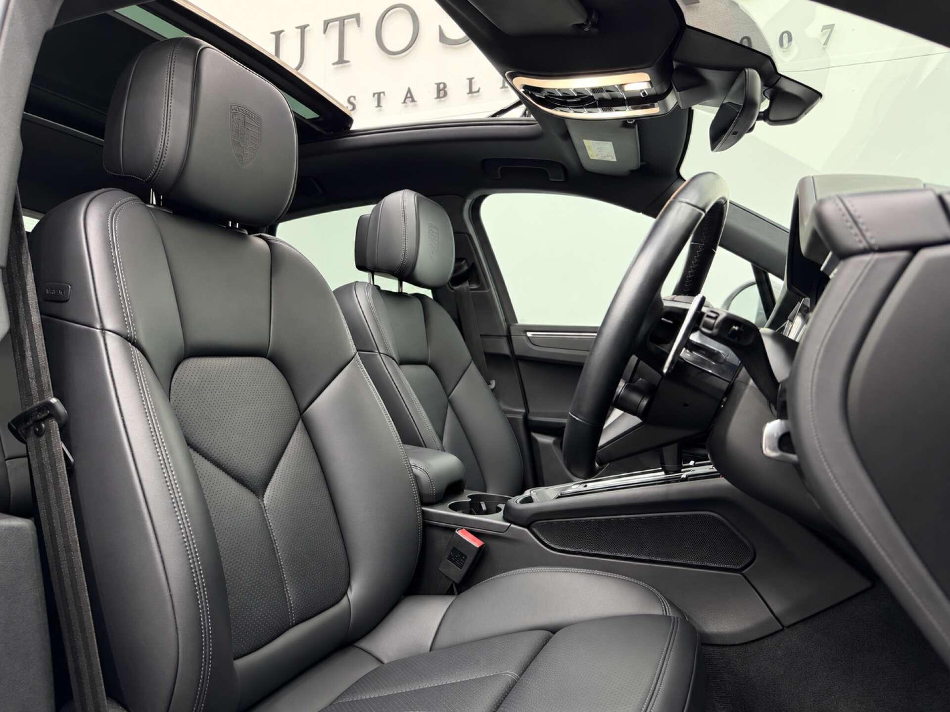 Porsche Macan view 2