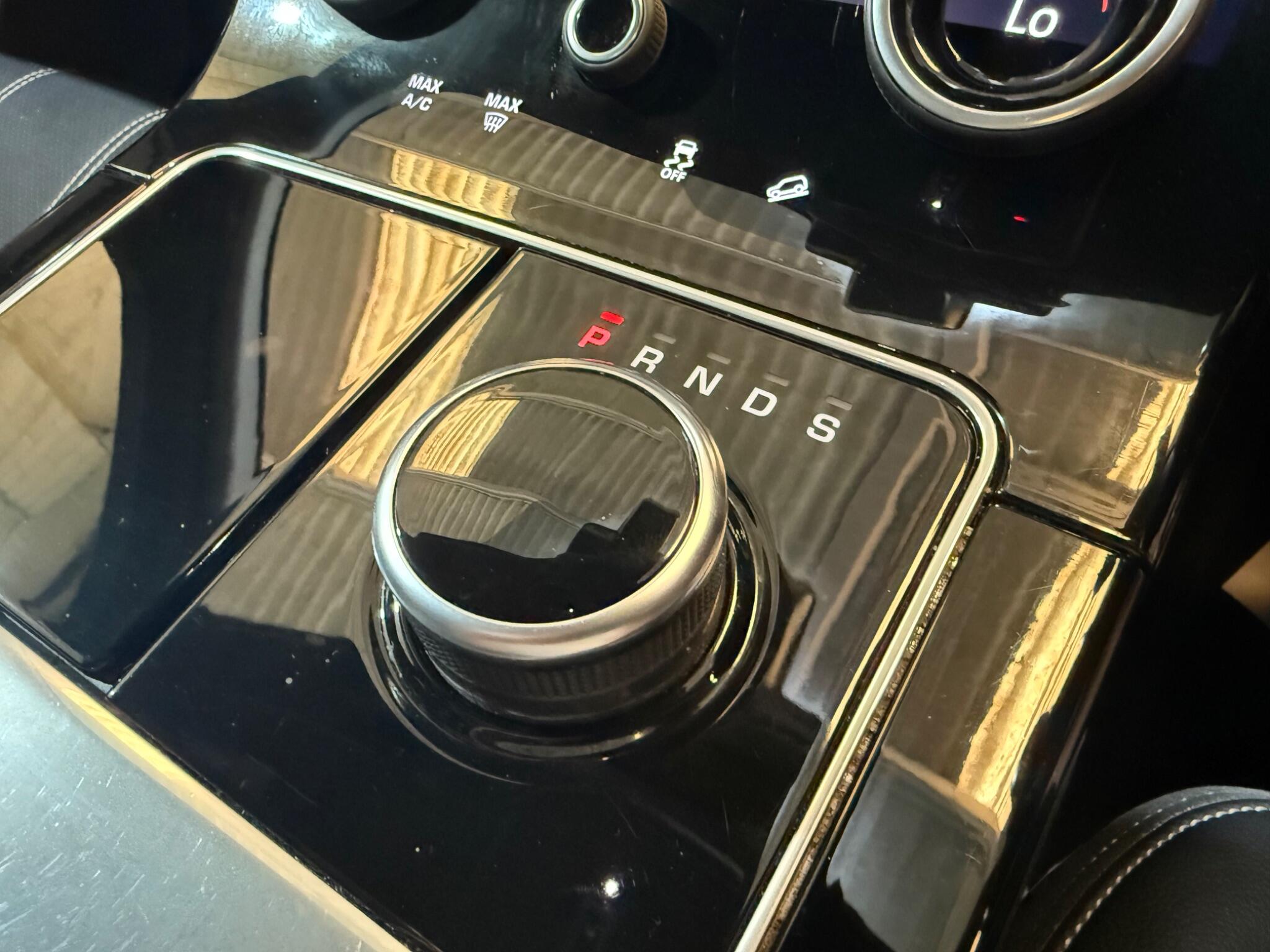 Land Rover Range Rover Velar view 18