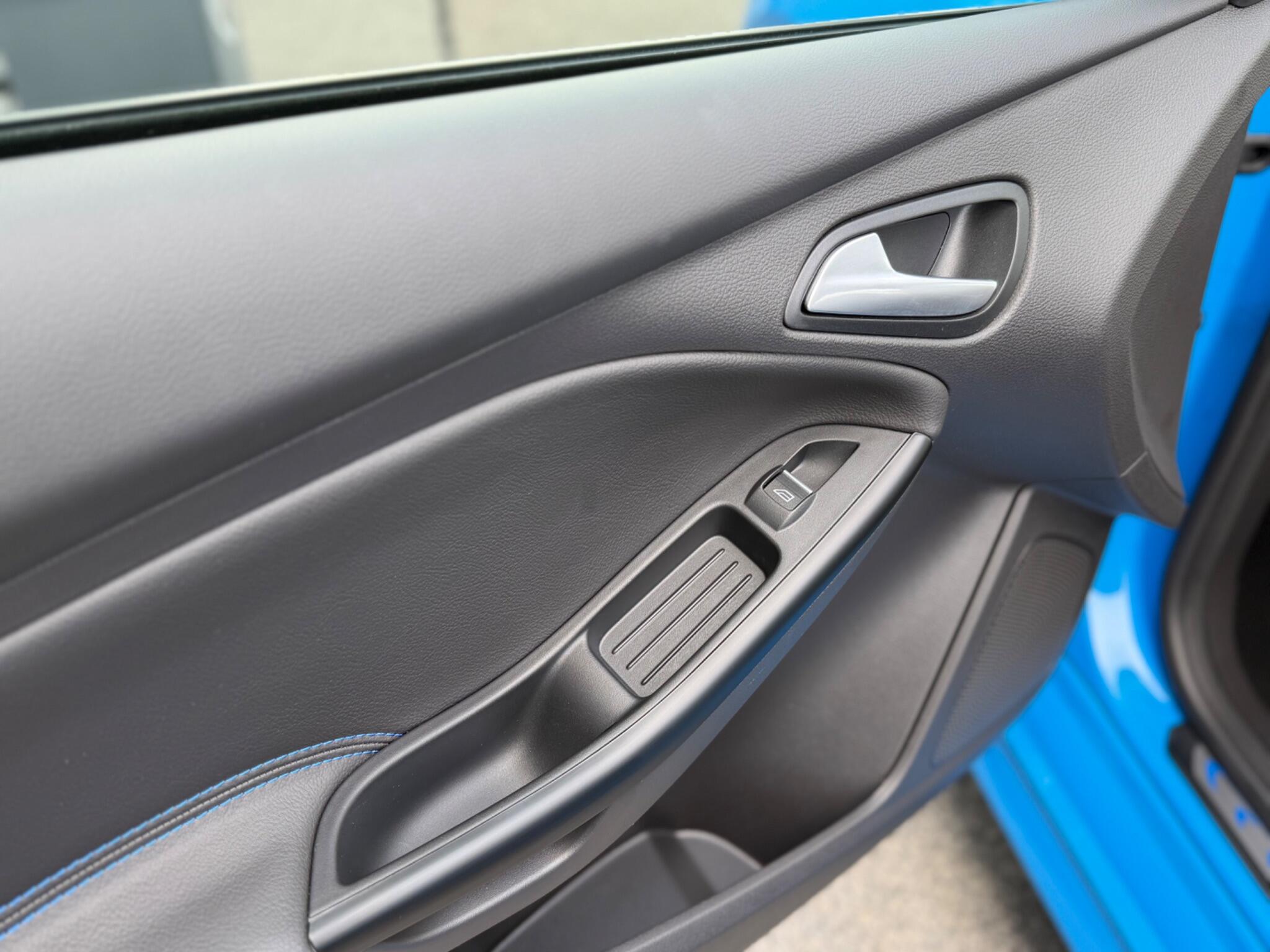 Ford Focus view 21