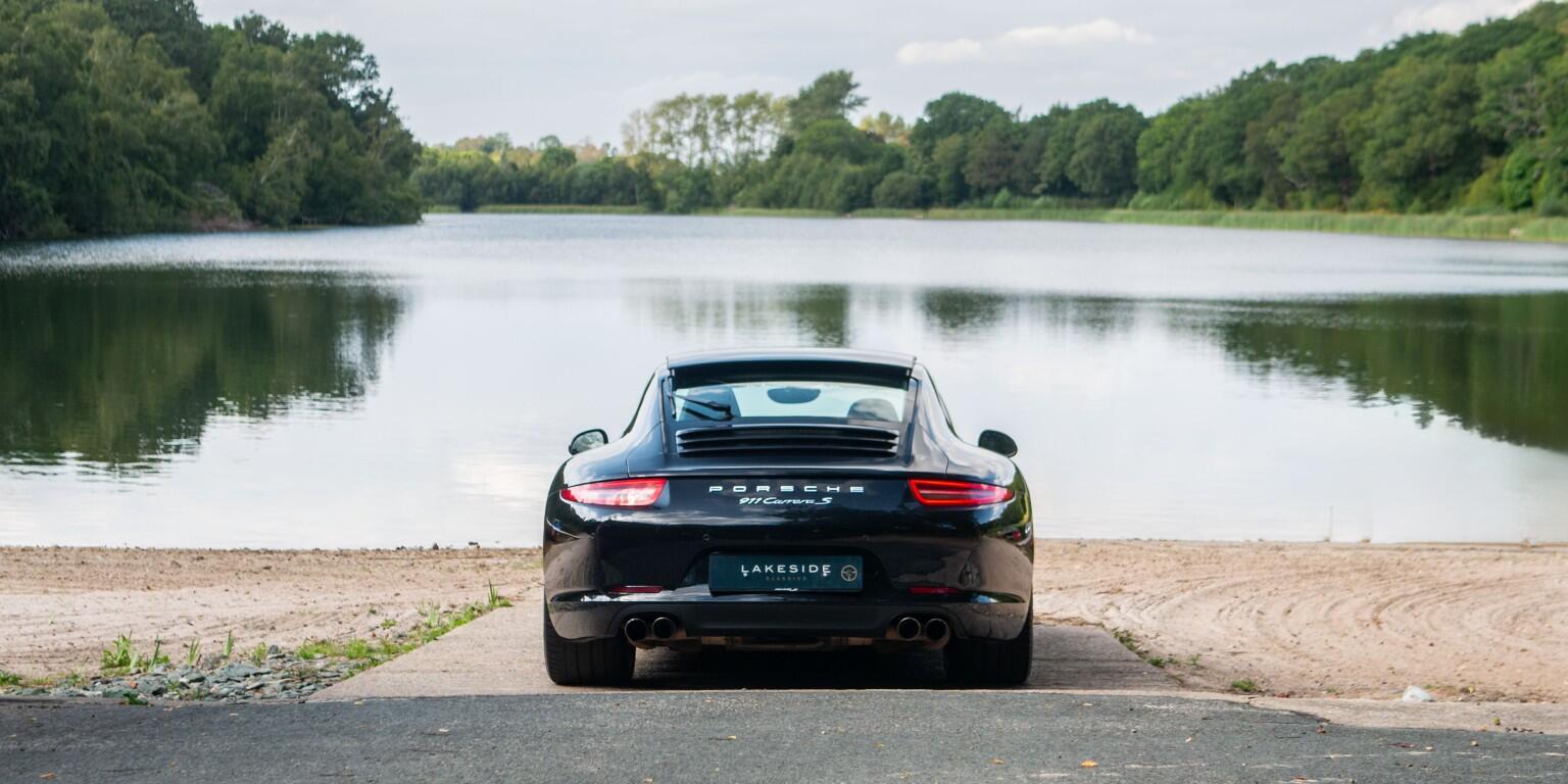 Porsche 911 view 5