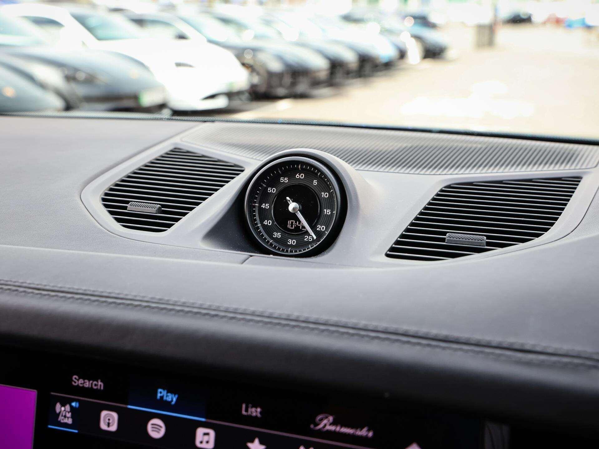 Porsche Cayenne view 26
