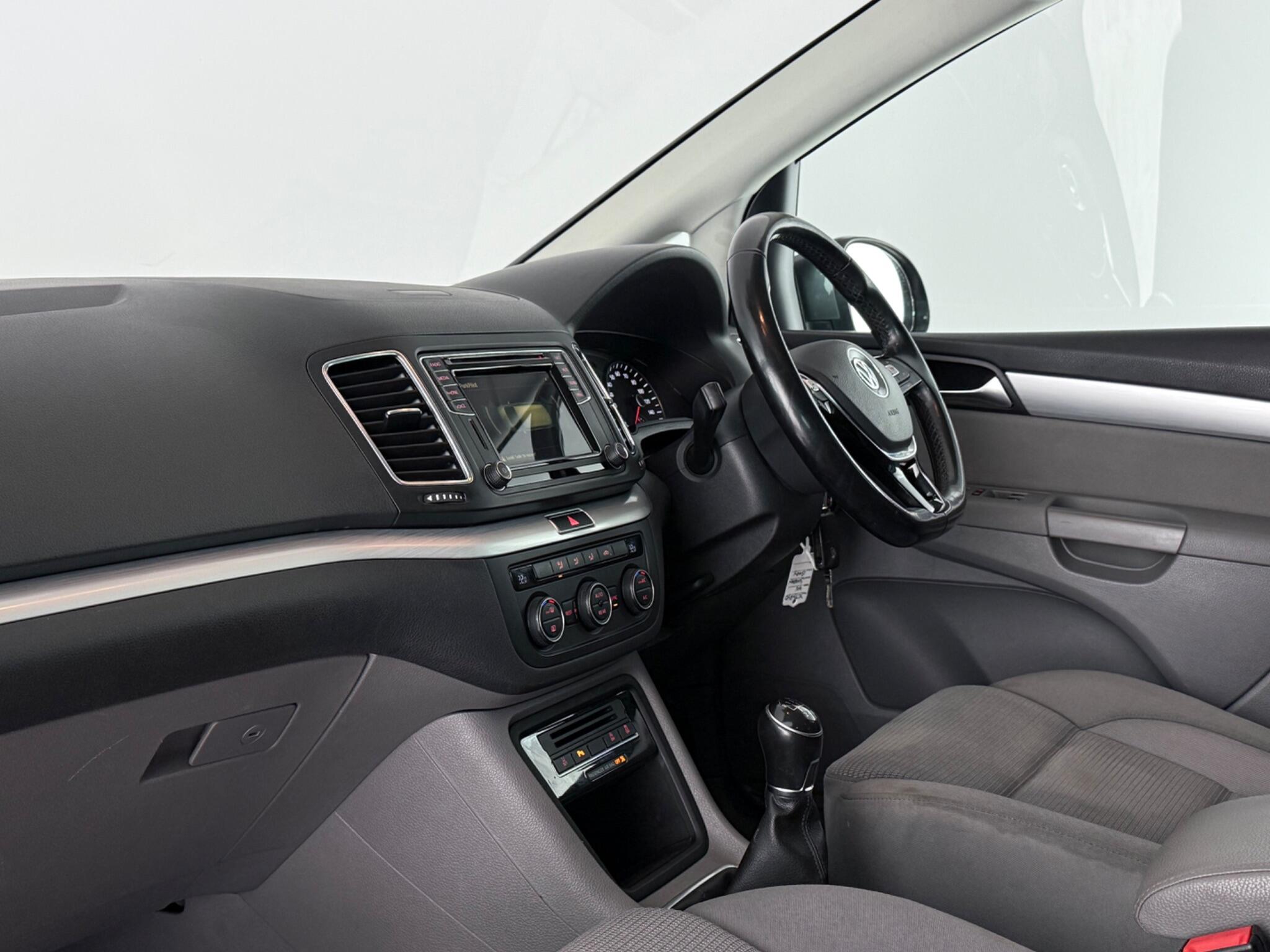 Volkswagen Sharan view 12