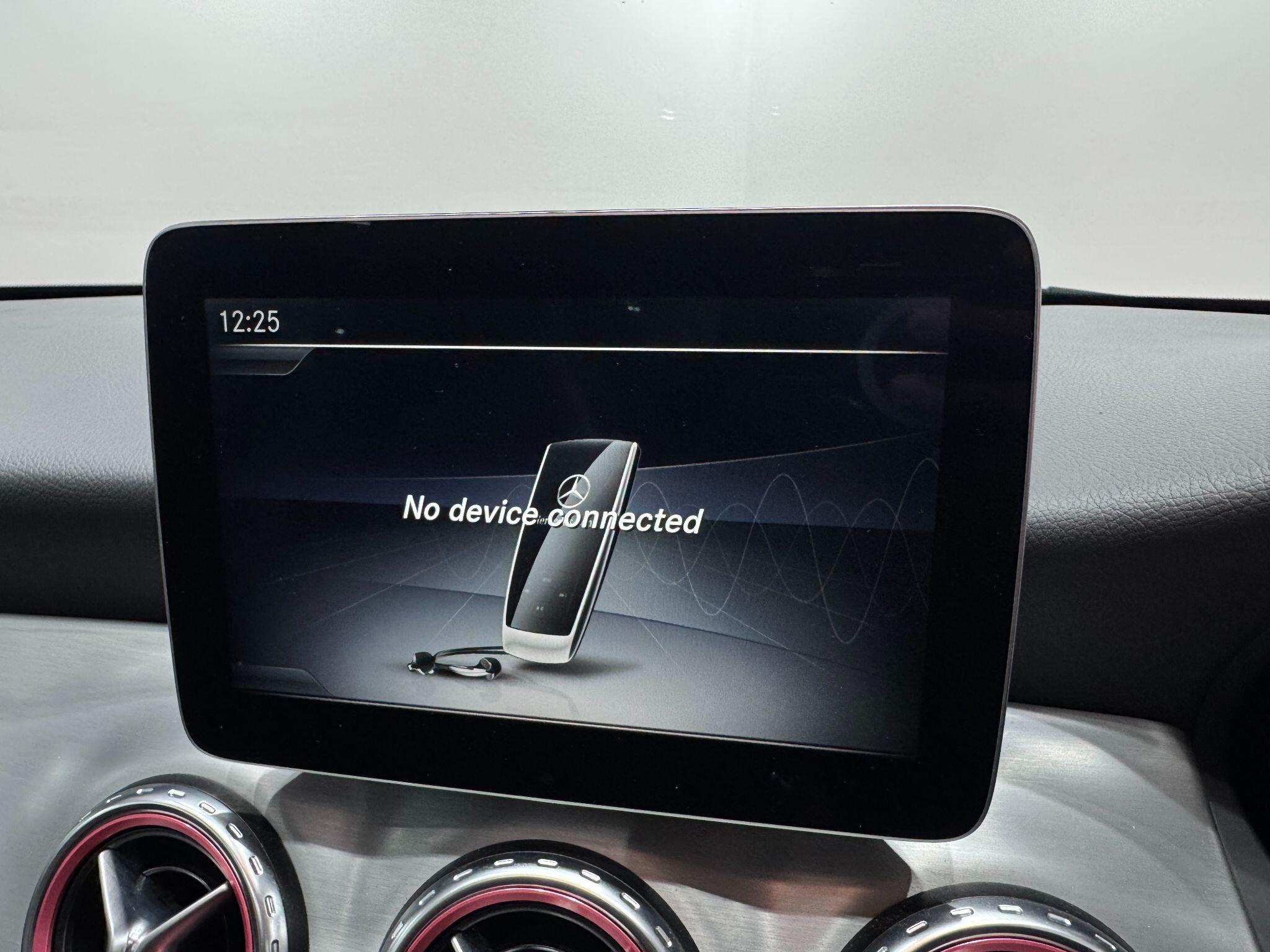 Mercedes-Benz GLA view 39