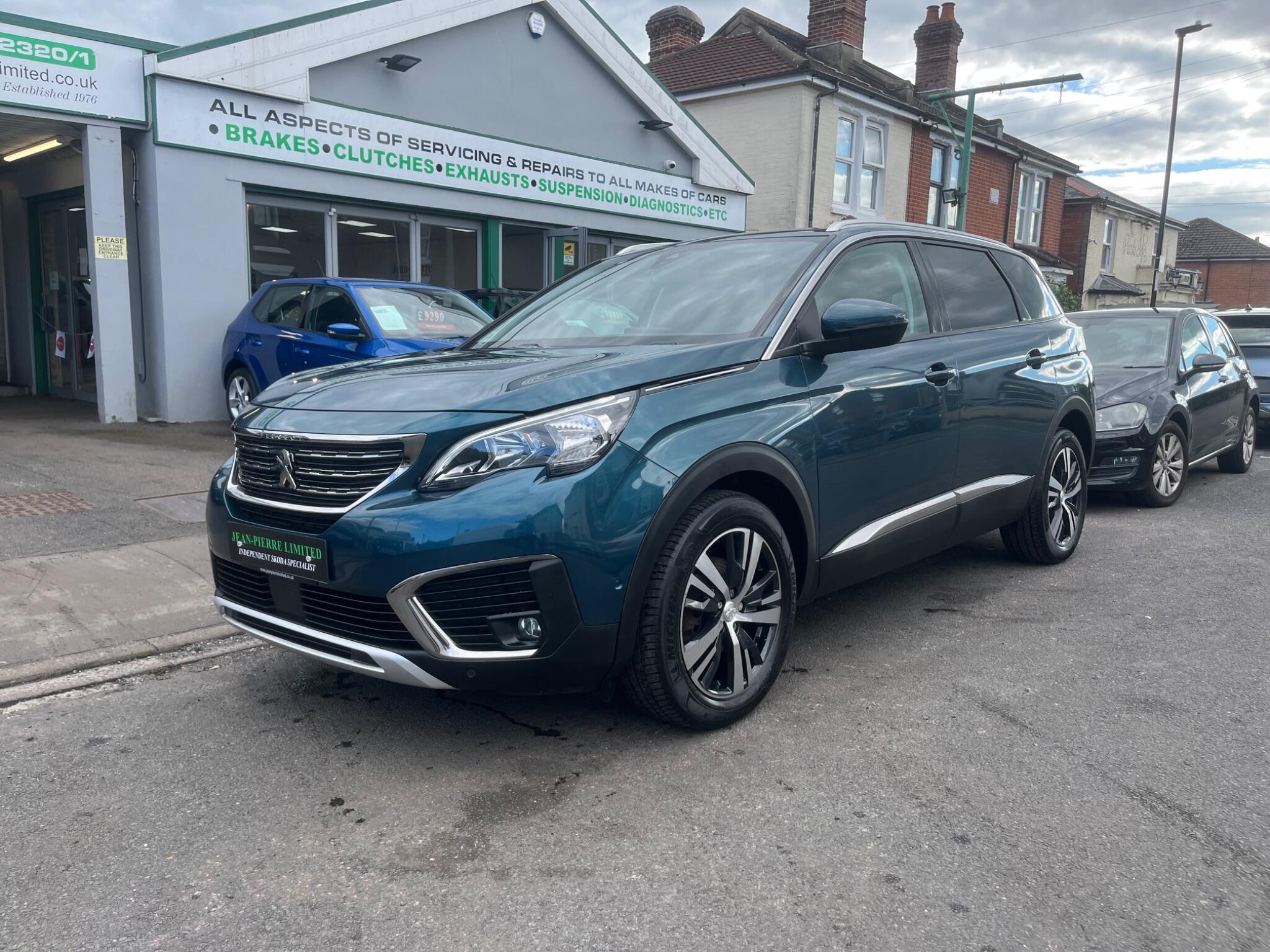 Peugeot 5008 view 9