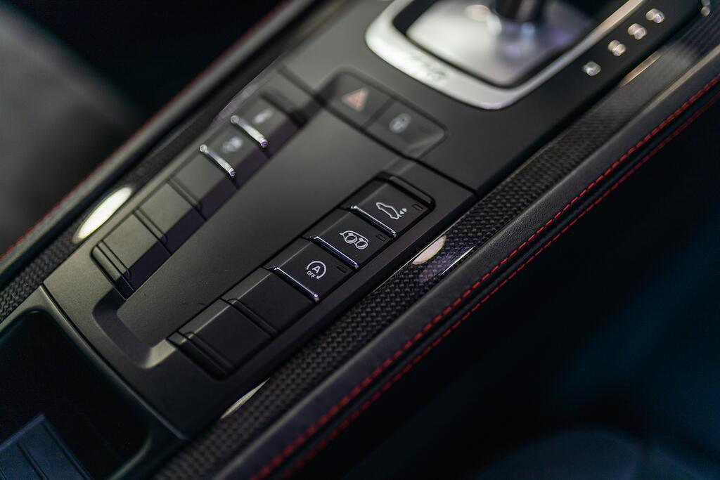 Porsche Cayman view 22
