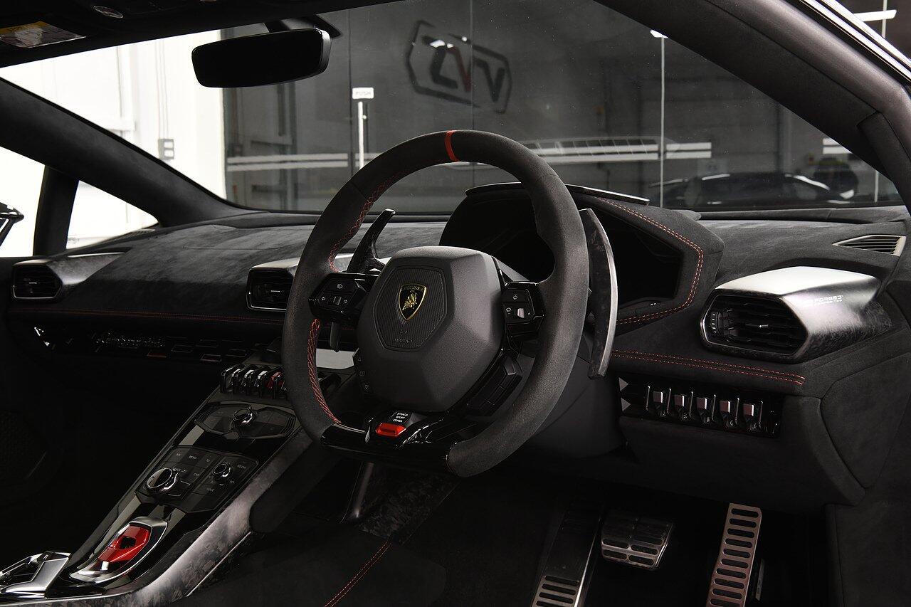 Lamborghini Huracan view 5