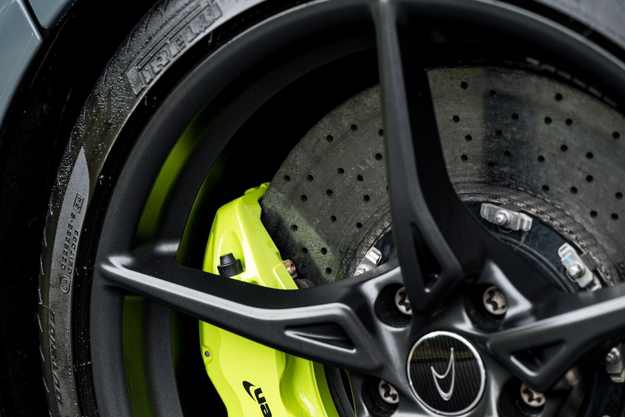 McLaren 675LT view 17