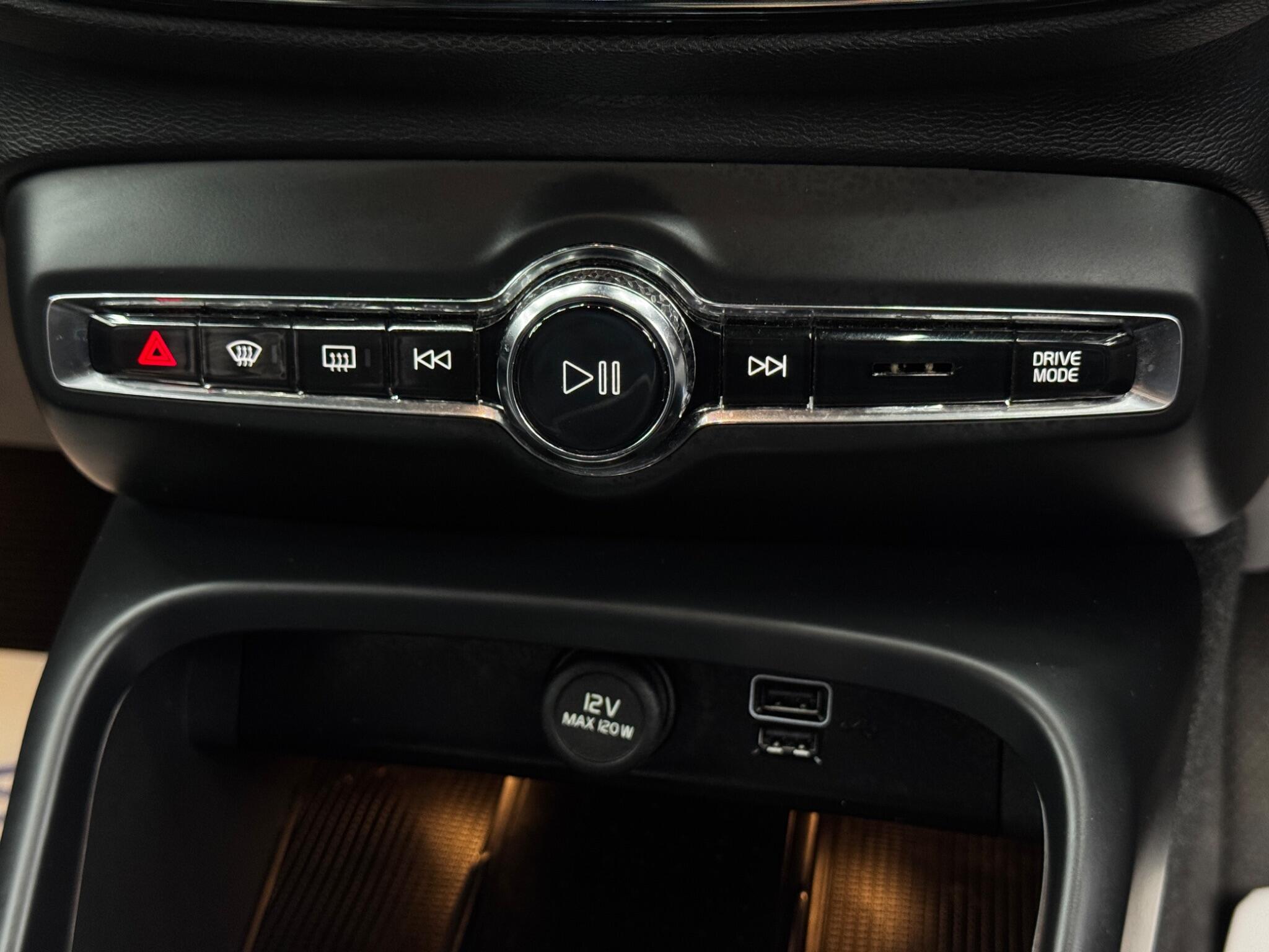 Volvo XC40 view 27