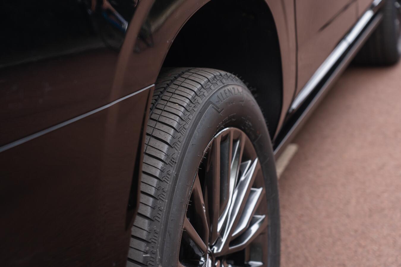 Cadillac Escalade view 25