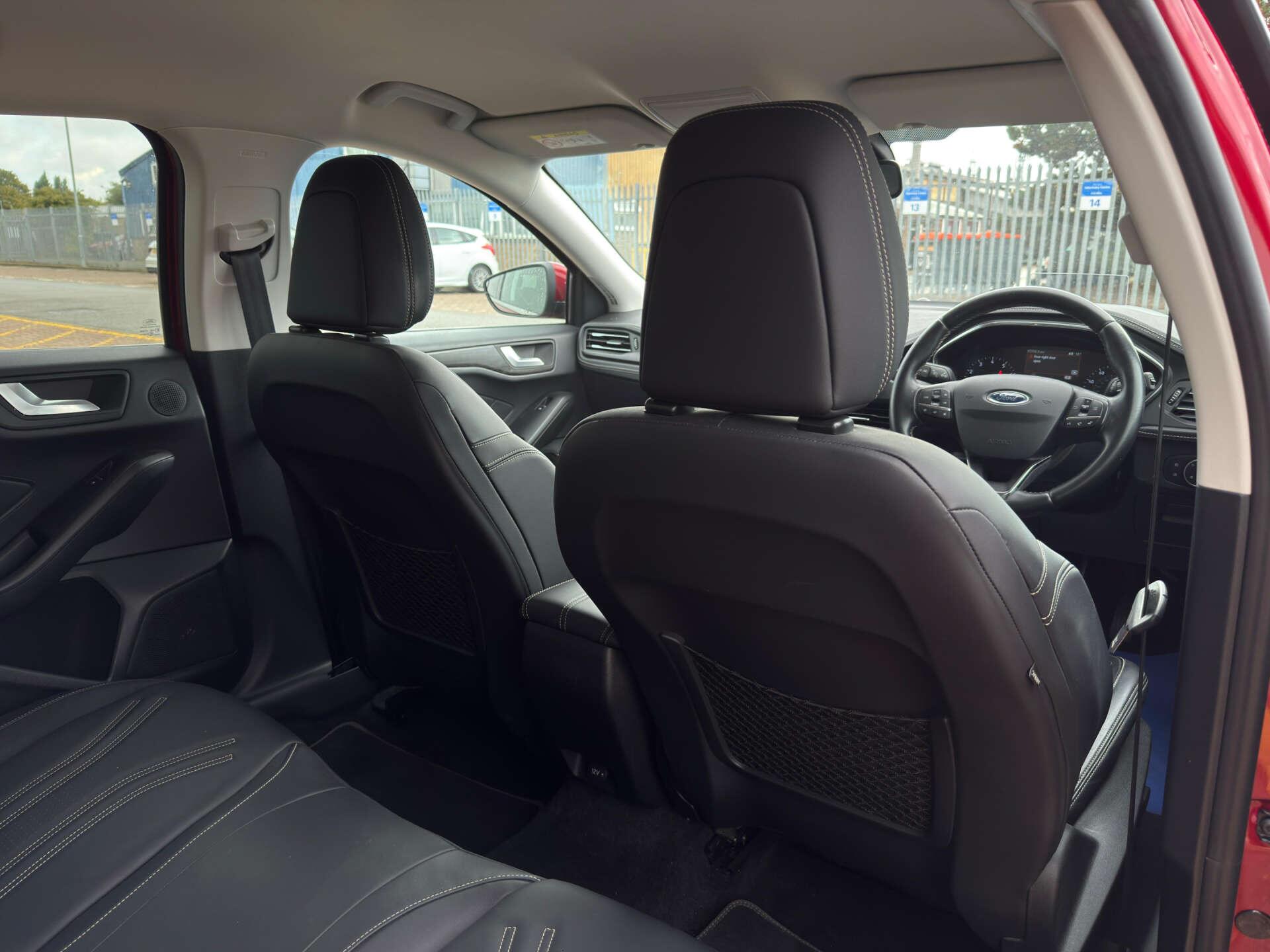 Ford Focus view 29