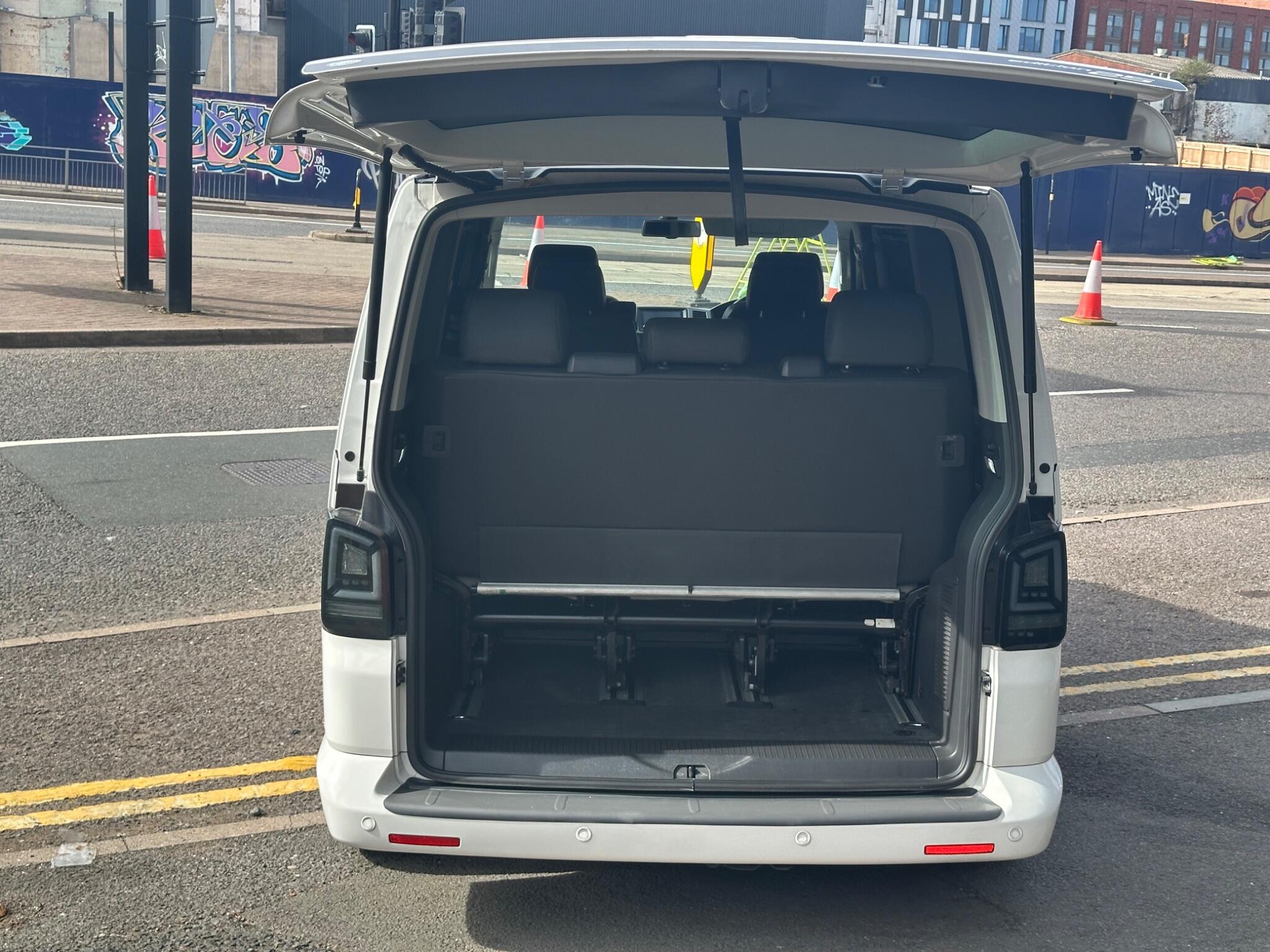 Volkswagen Caravelle view 18