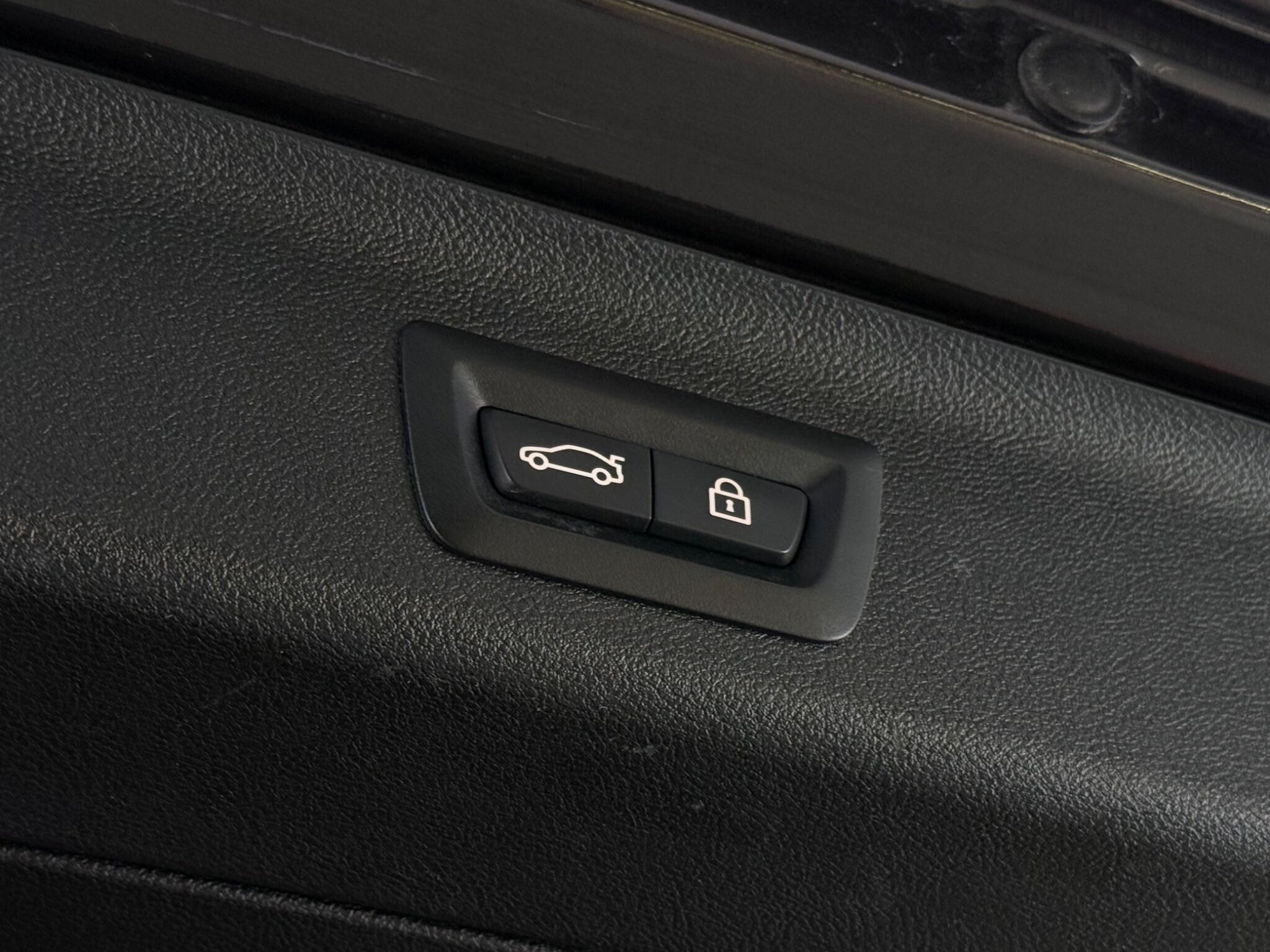 BMW 5 Series view 11