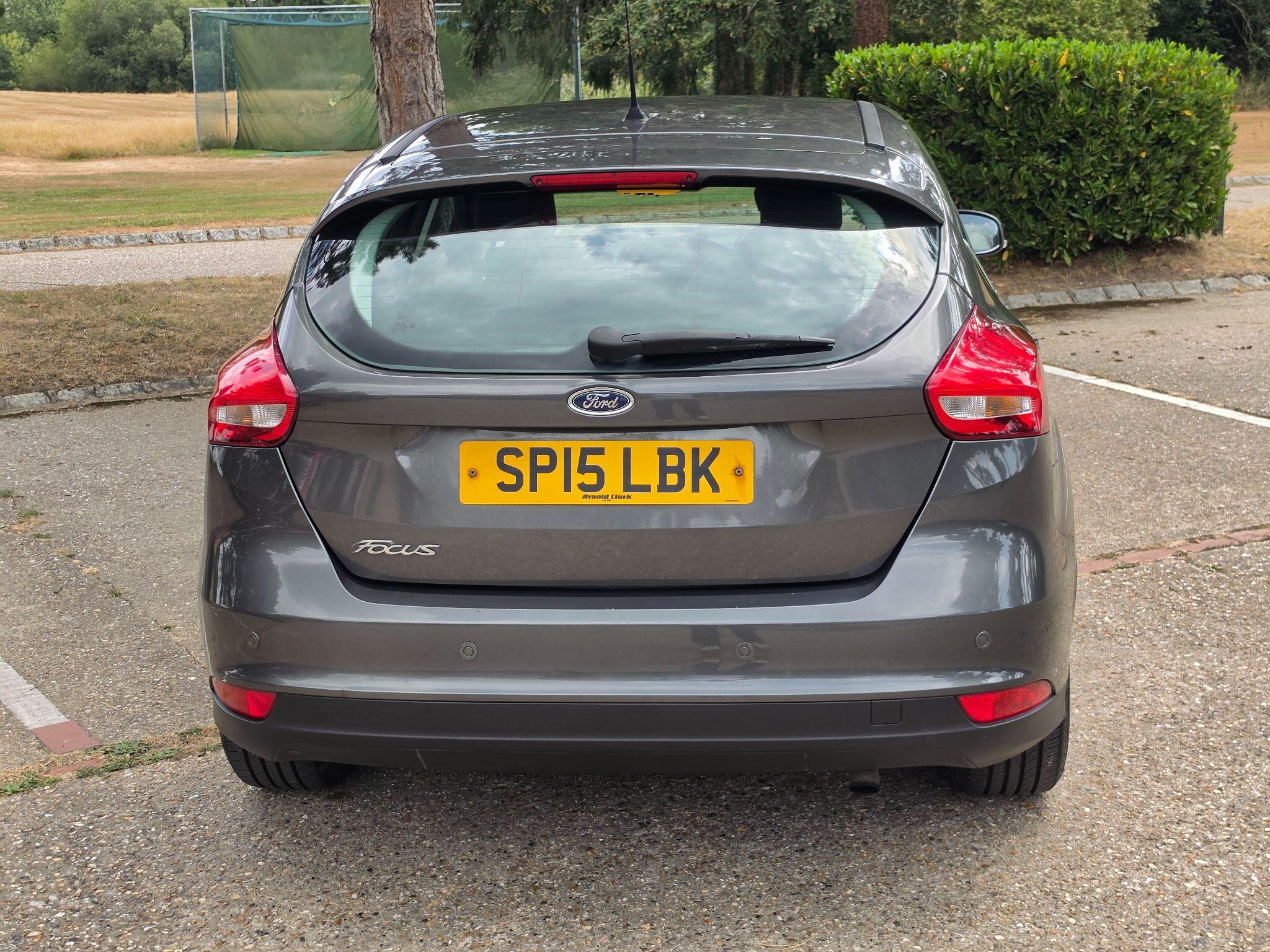 Ford Focus view 16