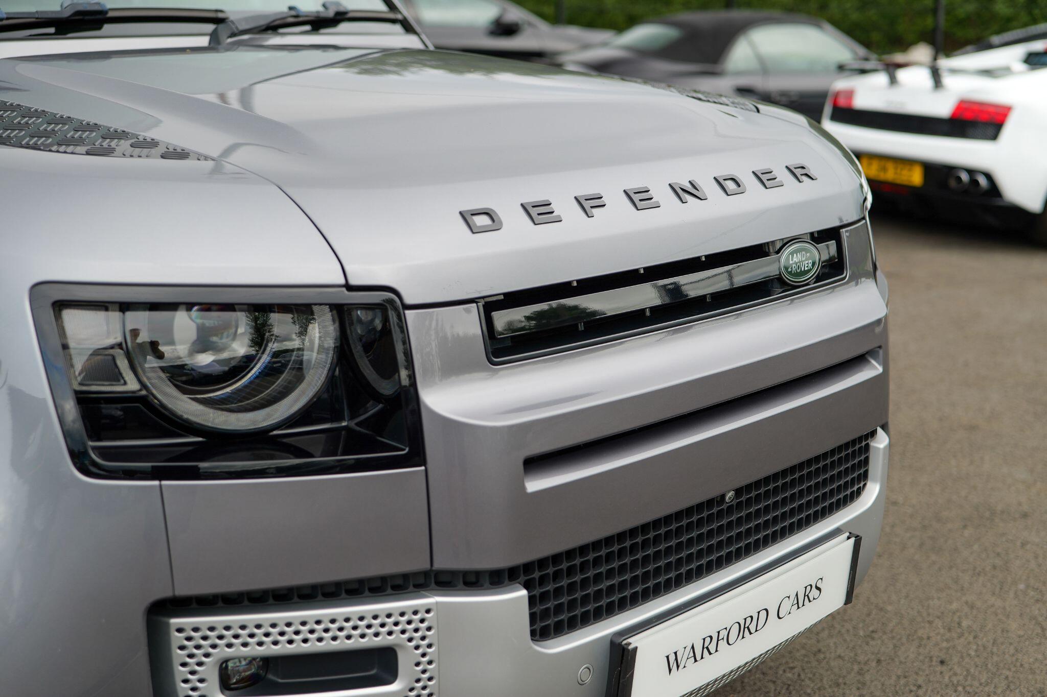 Land Rover Defender 90 view 8
