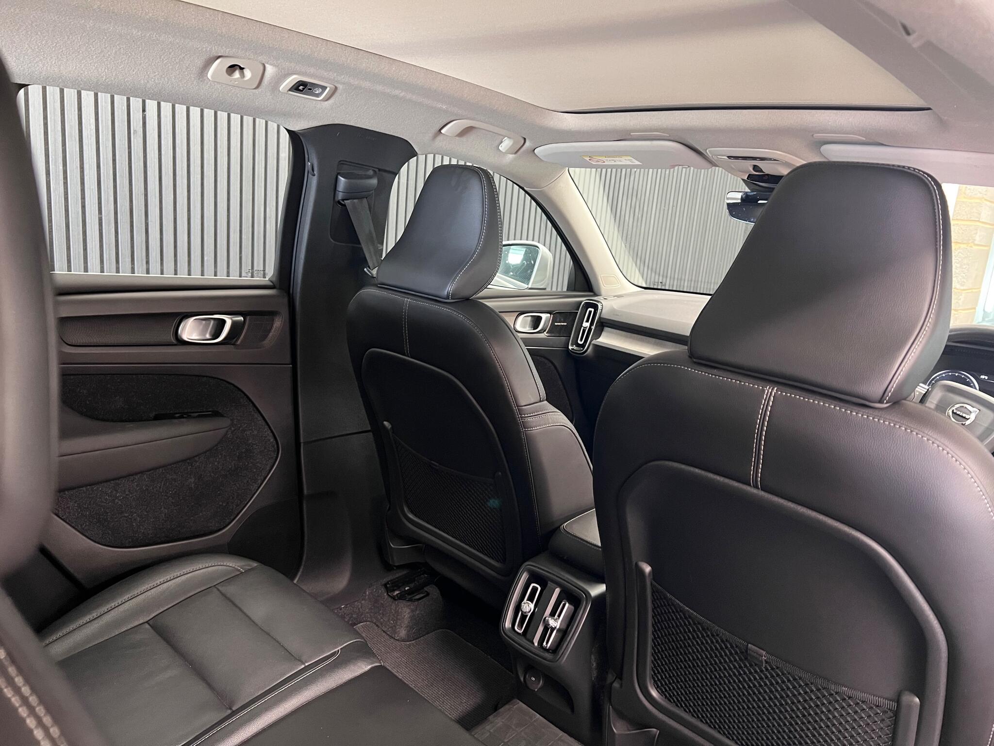 Volvo XC40 view 15