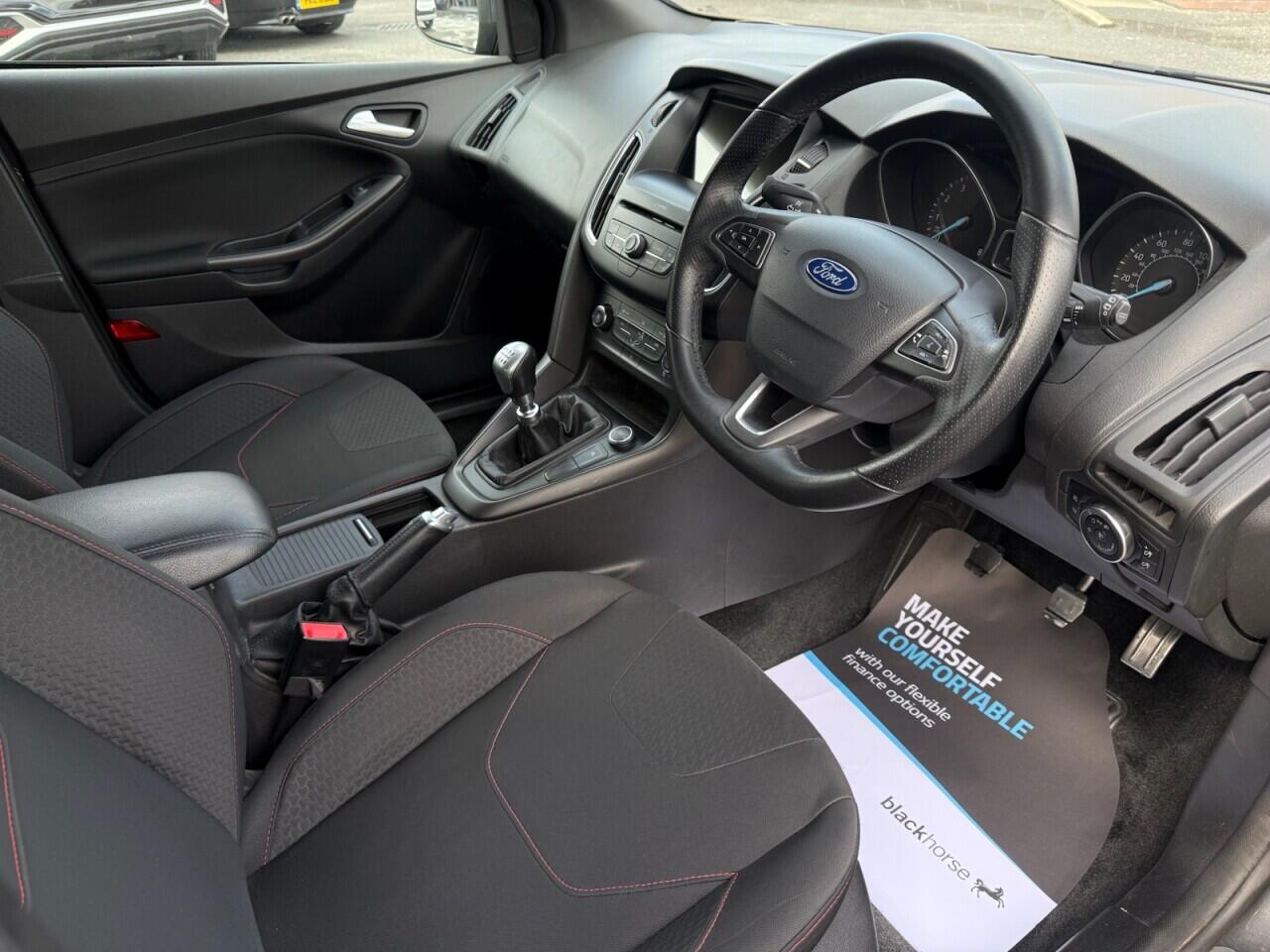 Ford Focus view 11