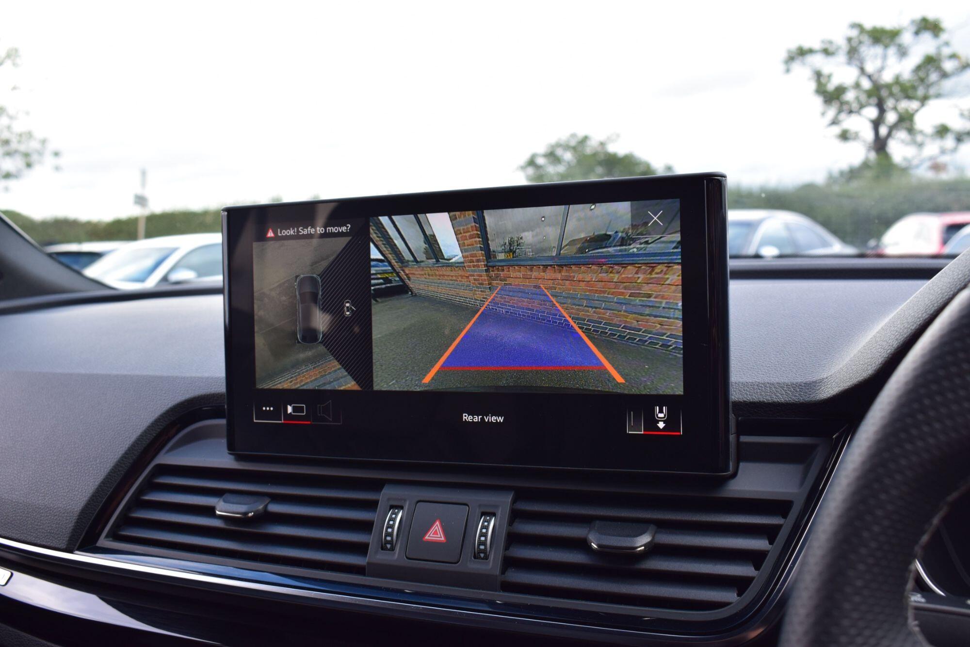 Audi Q5 view 16