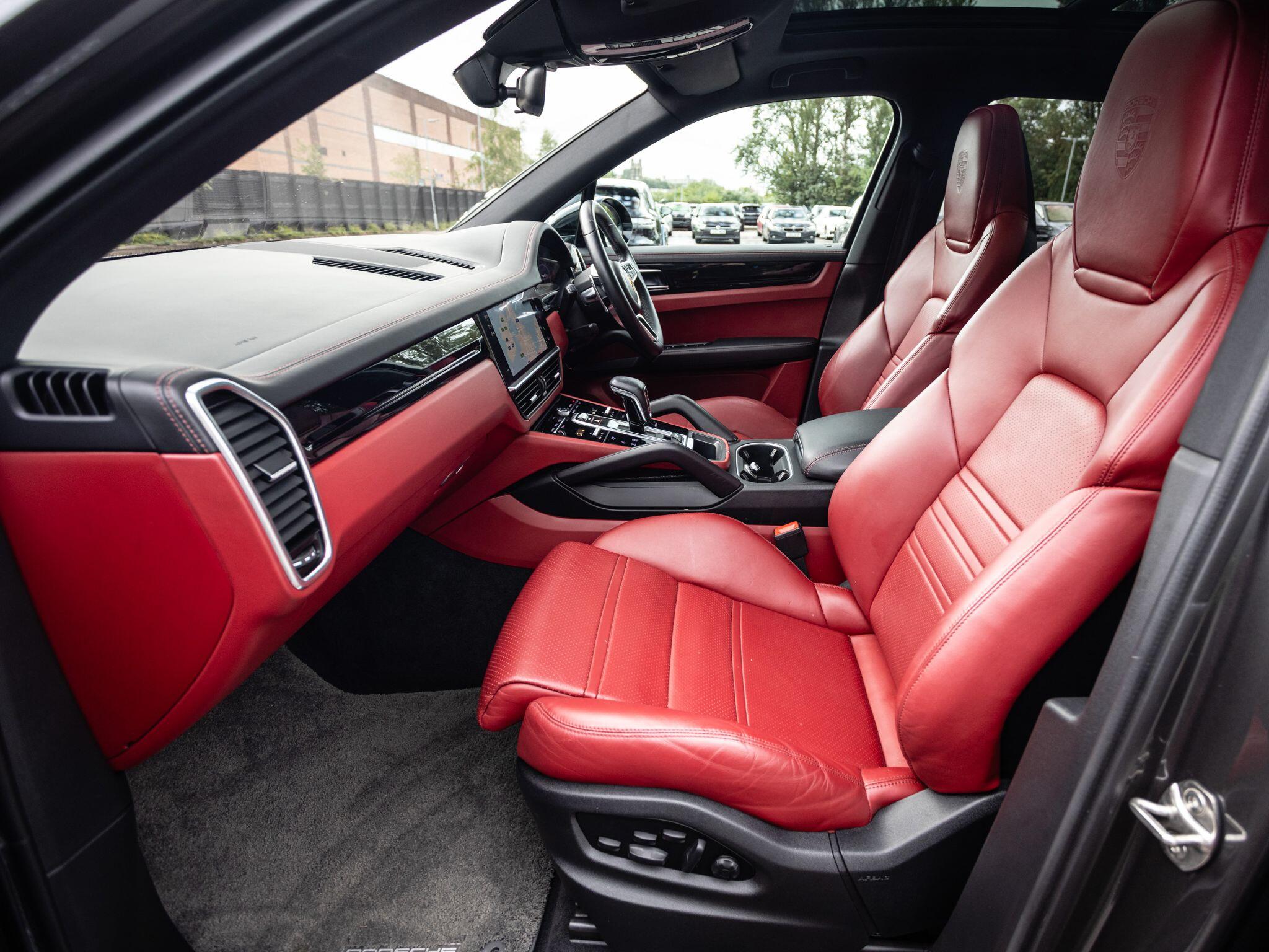 Porsche Cayenne view 29