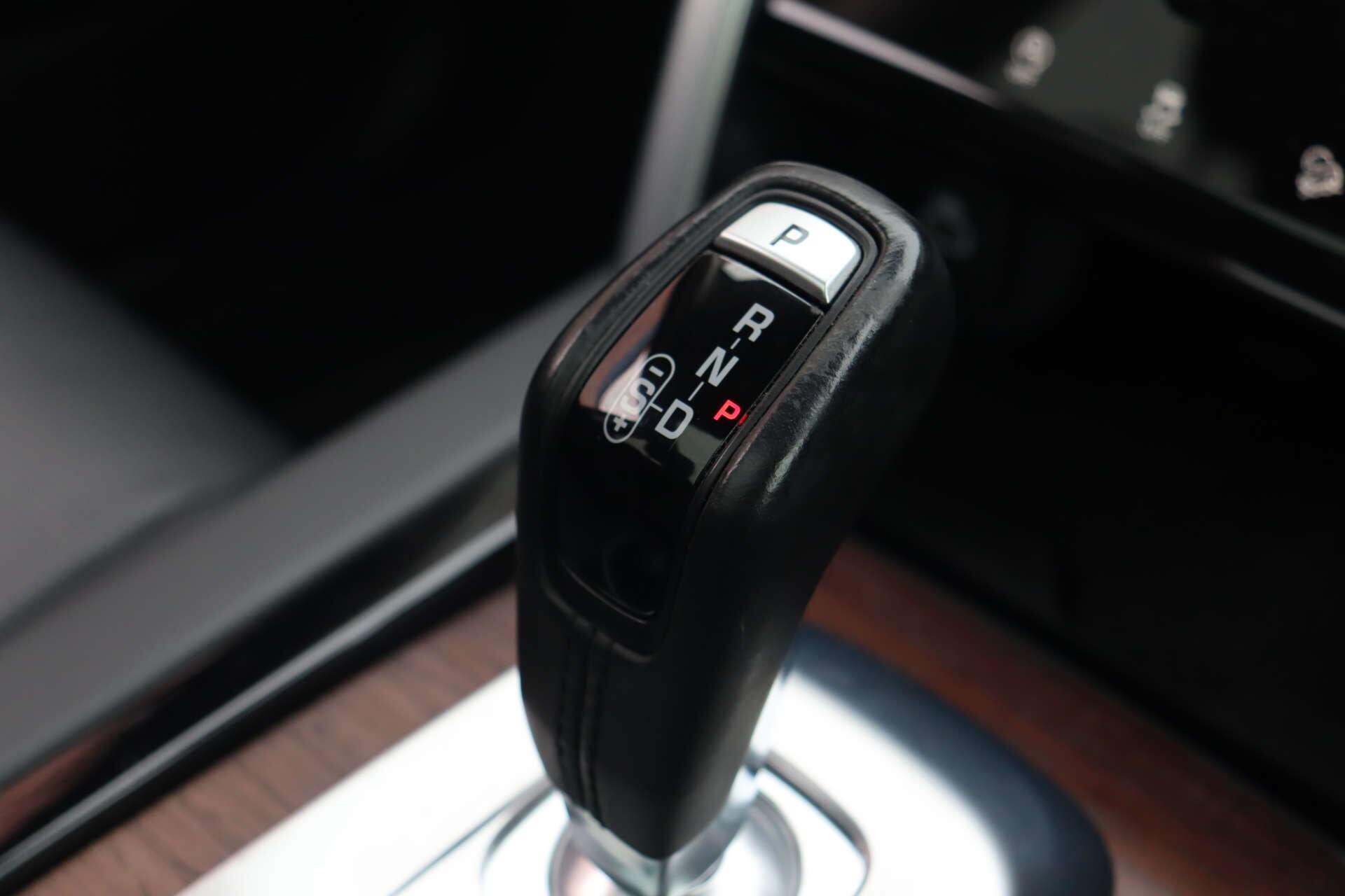 Land Rover Discovery Sport view 28