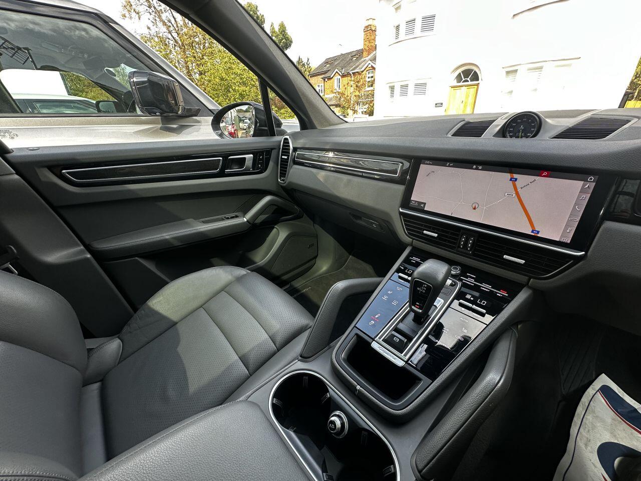 Porsche Cayenne view 37