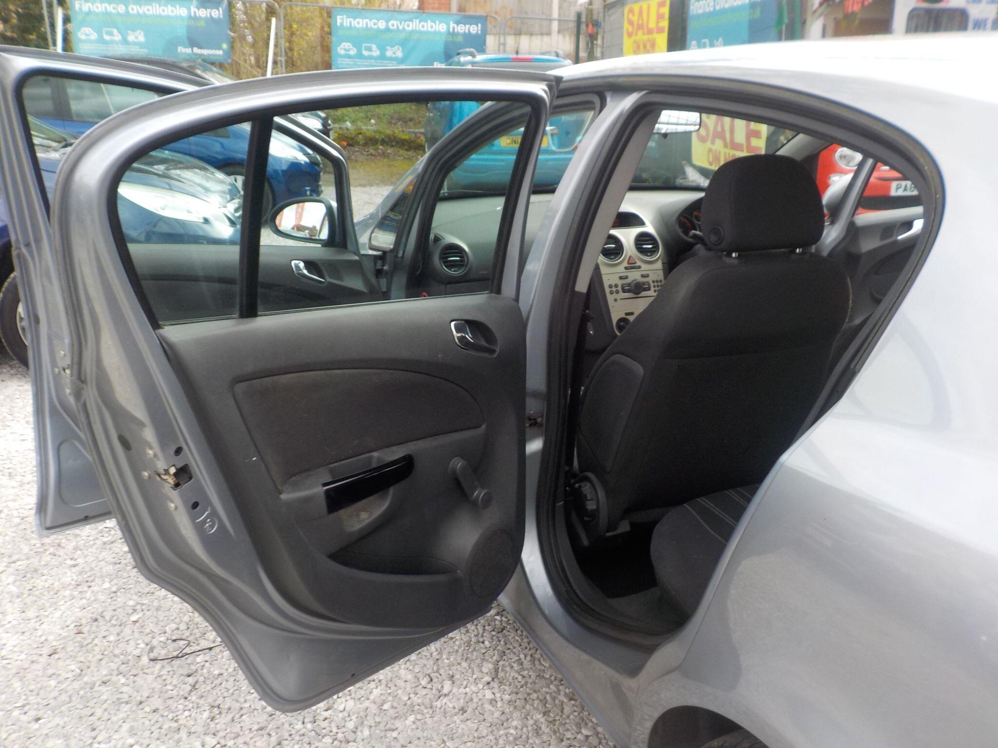 Vauxhall Corsa 1.4i 16v Club 5dr