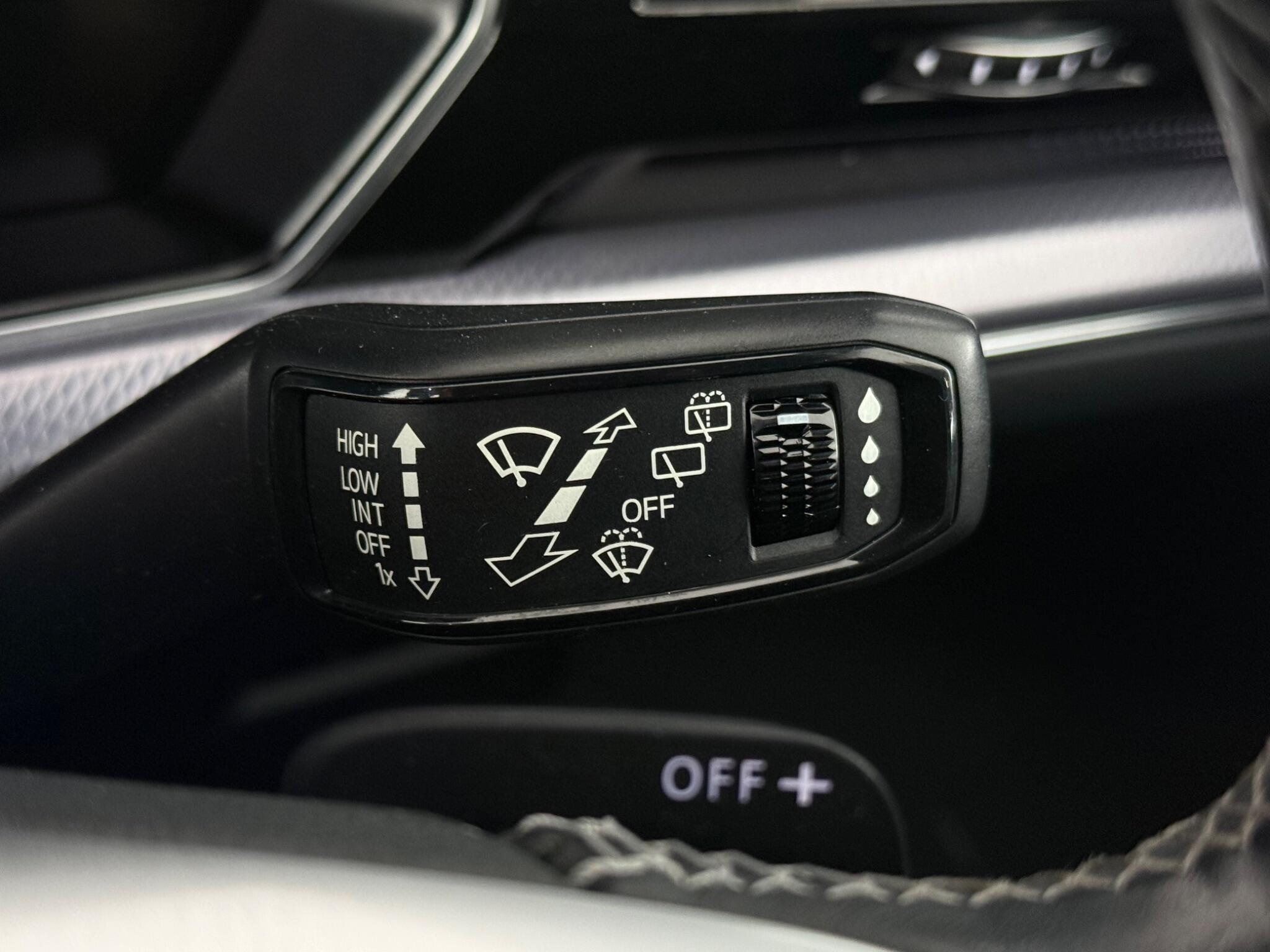 Volkswagen Touareg view 18