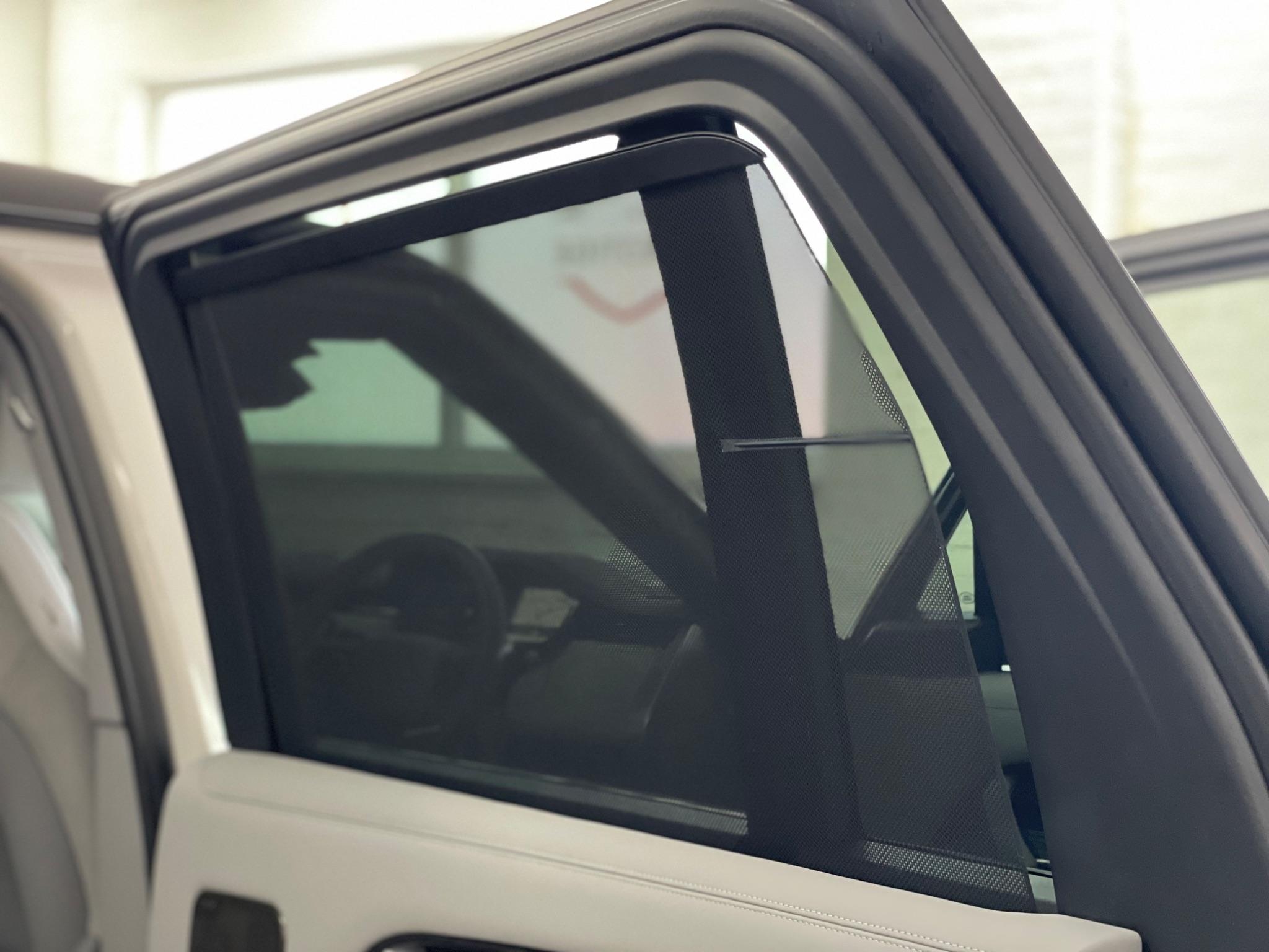 Land Rover Range Rover view 21