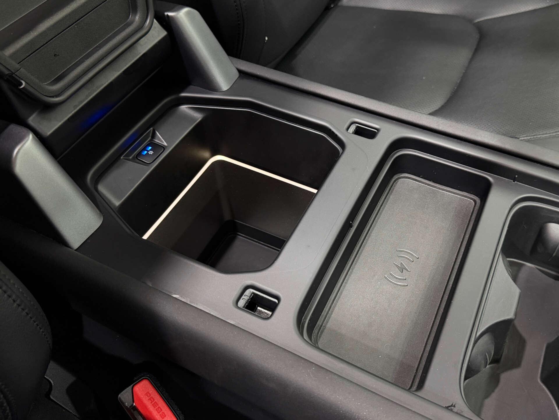 Land Rover Defender view 44