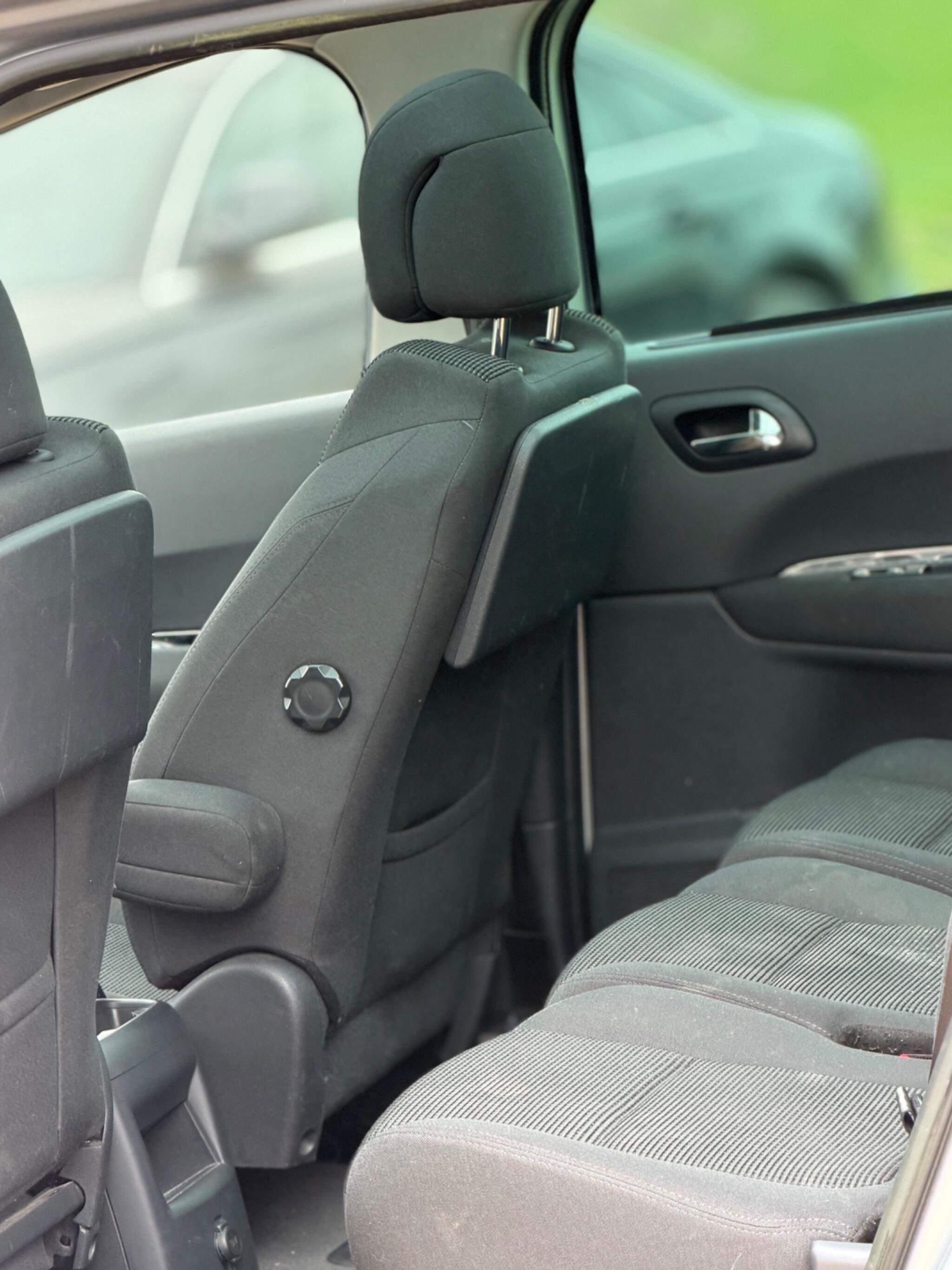 2013 Peugeot 5008 1.6 e-HDi Allure EGC Euro 5 (s/s) 5dr image 22