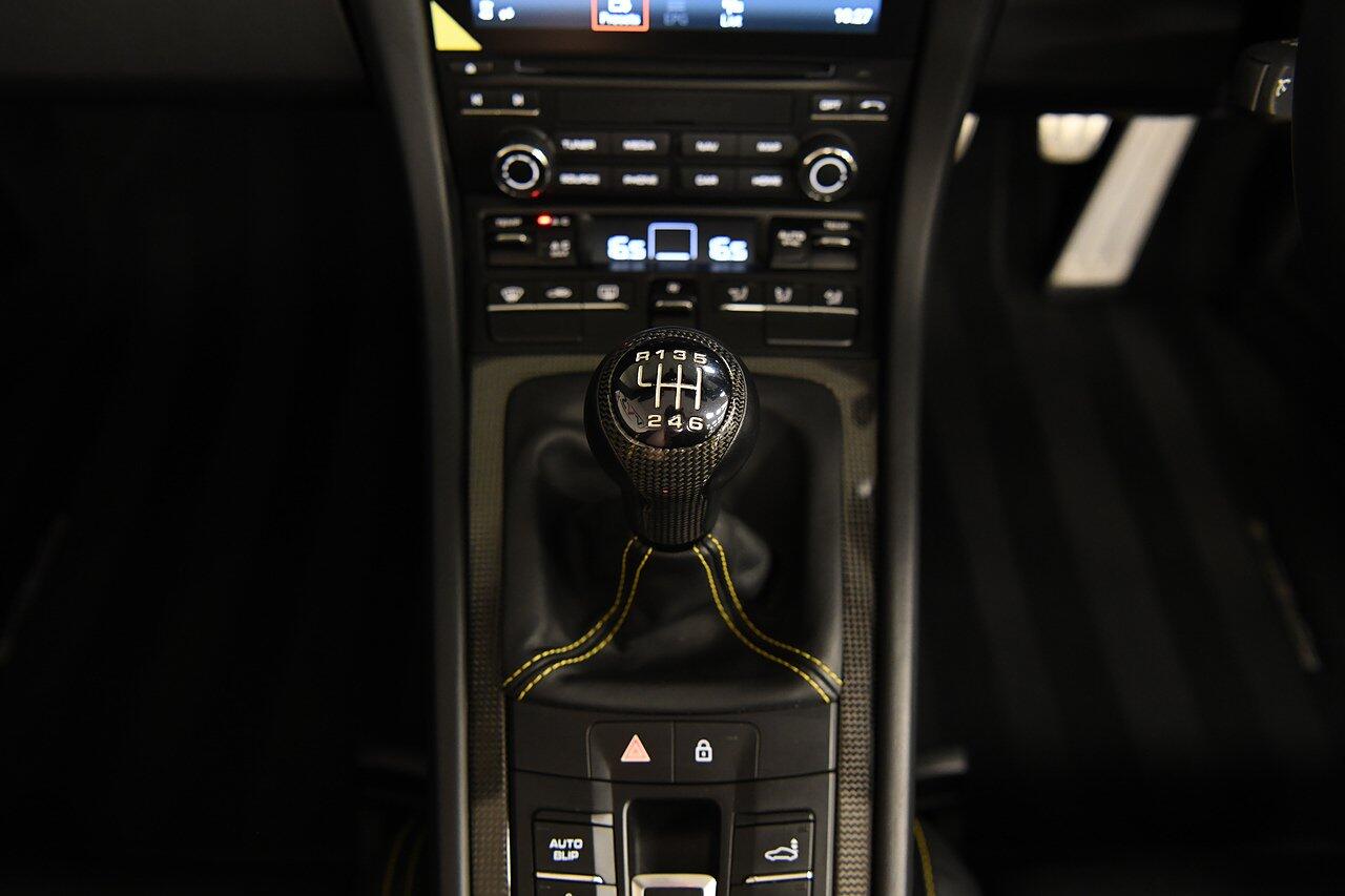 Porsche 911 view 20