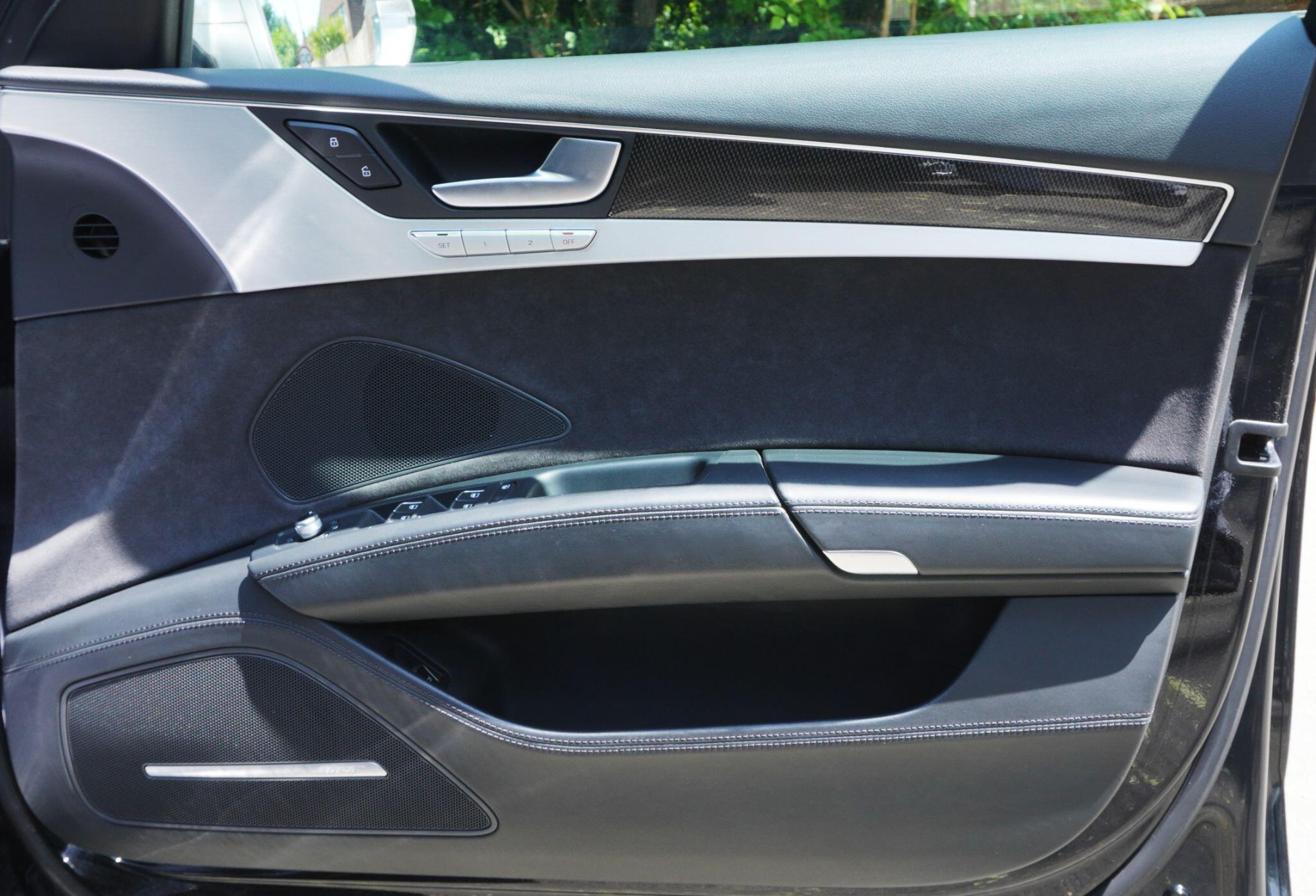 Audi S8 view 16