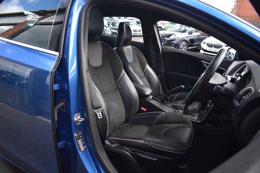 Volvo V40 view 9