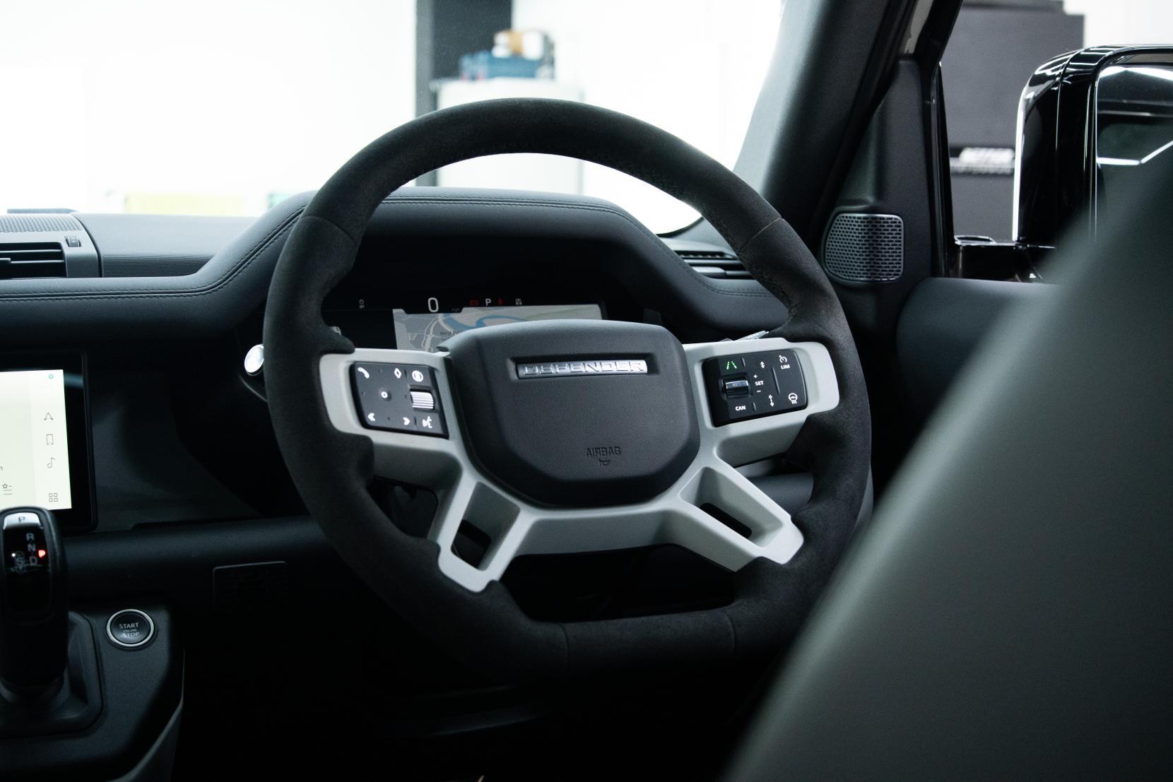 Land Rover Defender 110 view 15