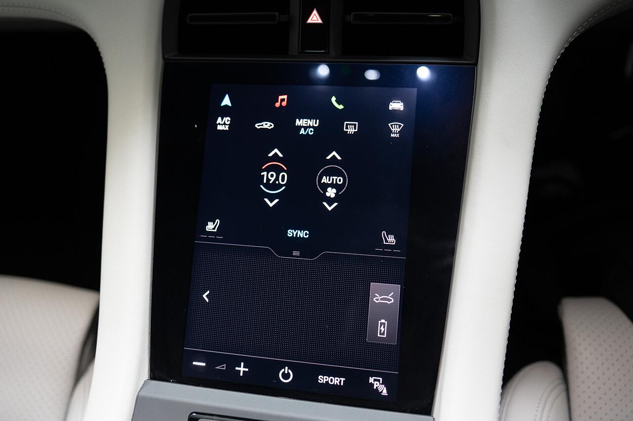 Porsche Taycan view 17