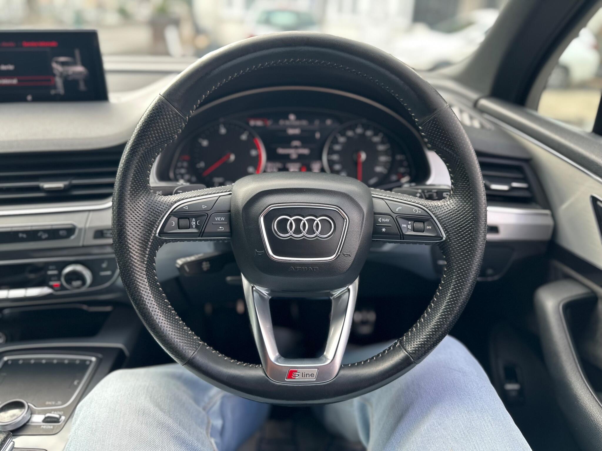 Audi Q7 view 33