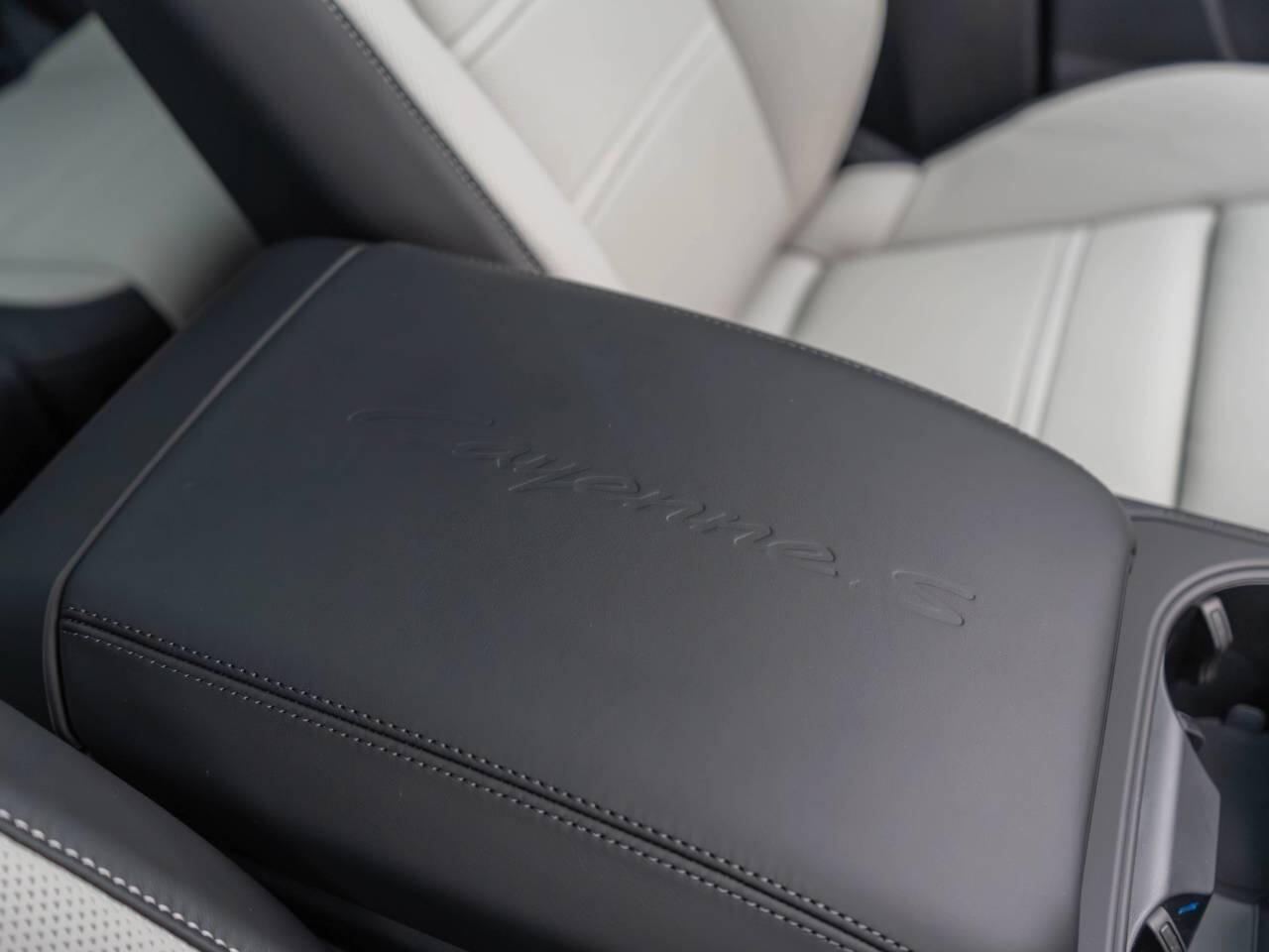 Porsche Cayenne view 52