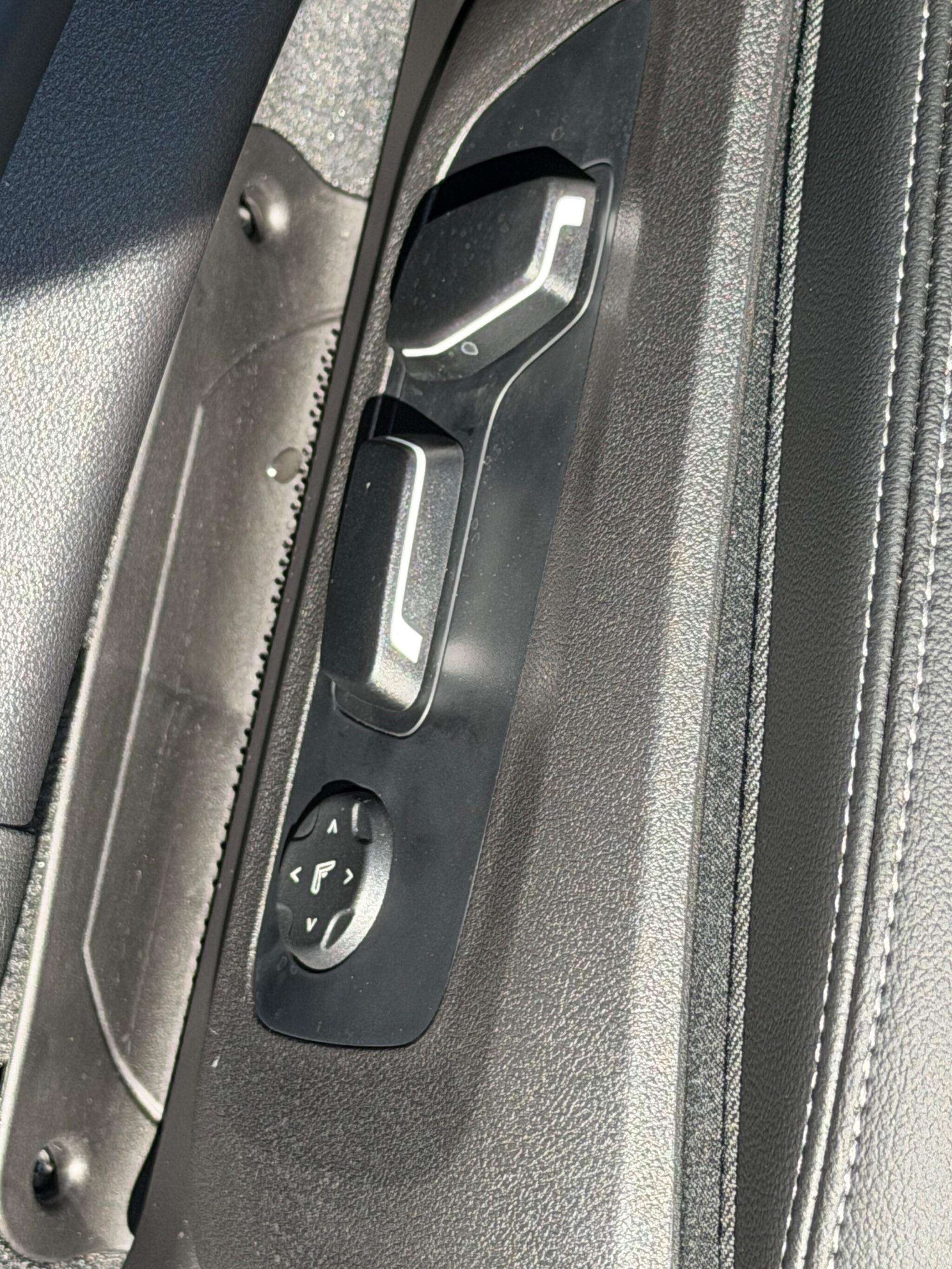BMW 3 Series view 11