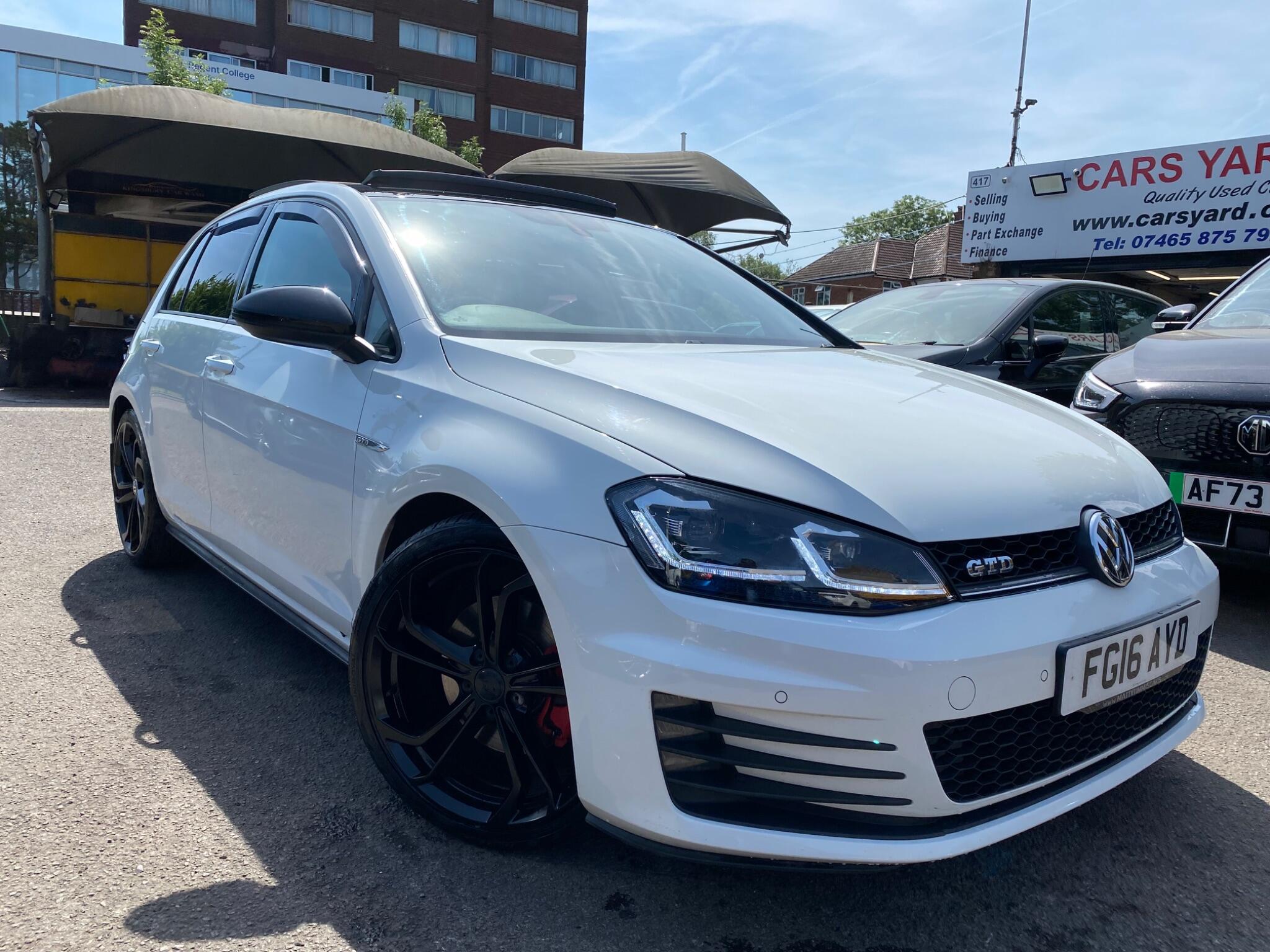 Volkswagen Golf view 4