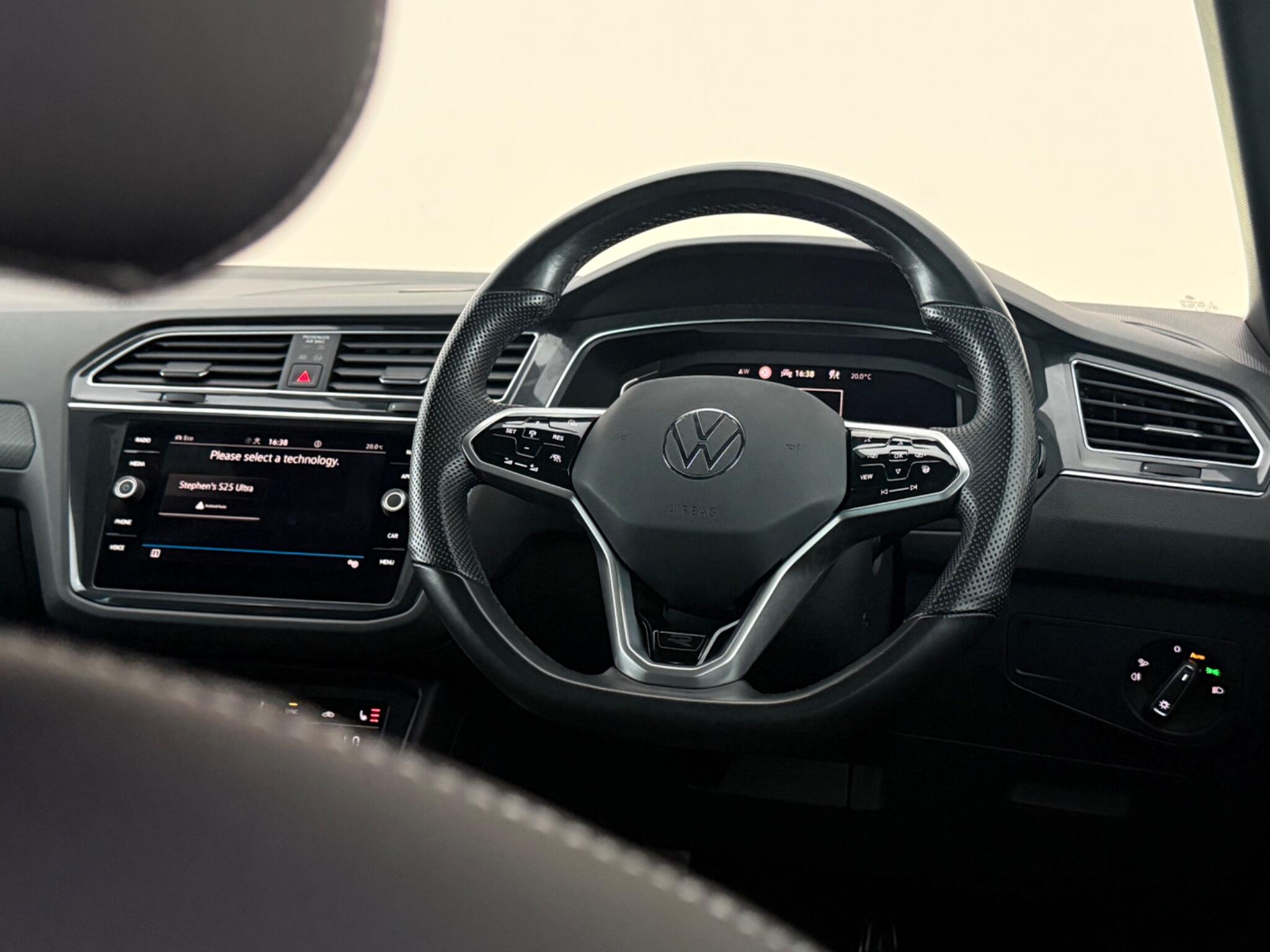 Volkswagen Tiguan view 13